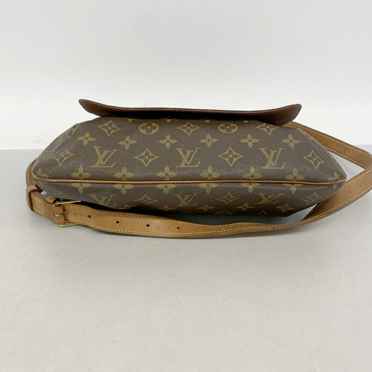 Louis Vuitton Brown Shoulder Bag (Pre-Owned)