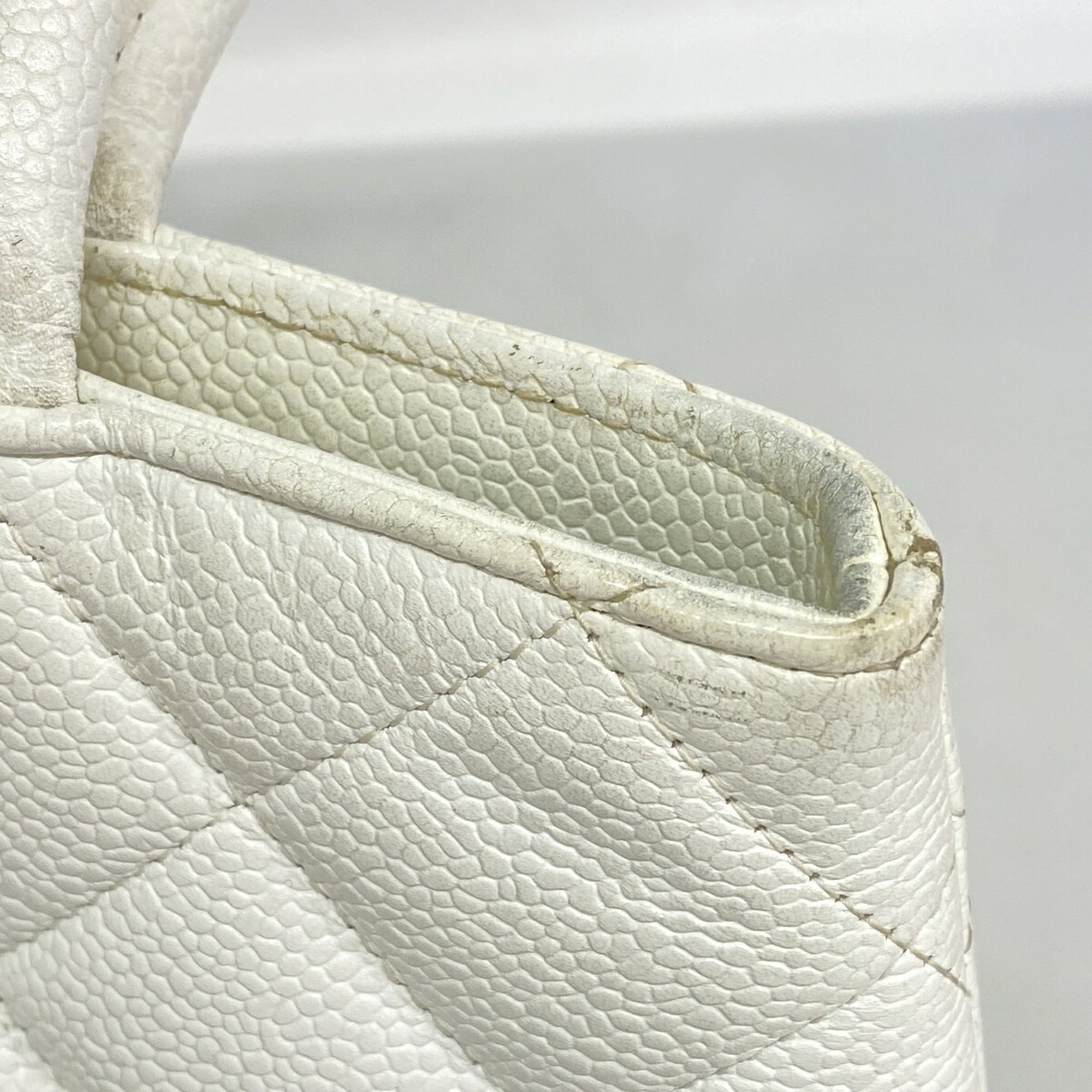 Chanel White Grained Calfskin Tote Bag (Pre-Owned)