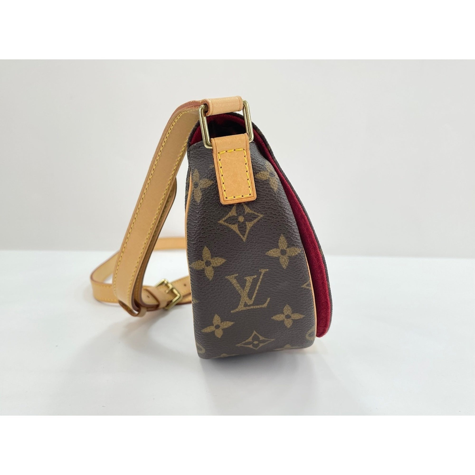 Louis Vuitton Brown Monogram Shoulder Bag (Pre-Owned)