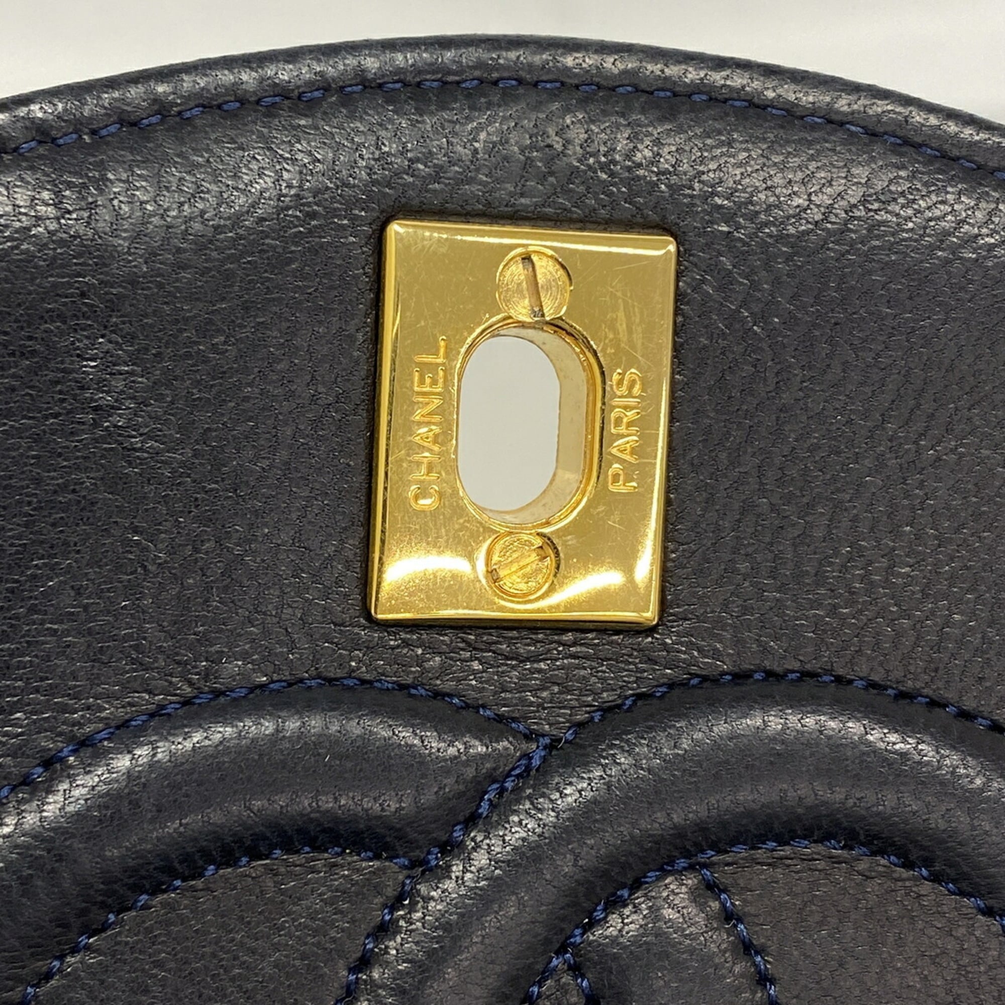 Chanel Black Leather Shoulder Bag (Pre-Owned)