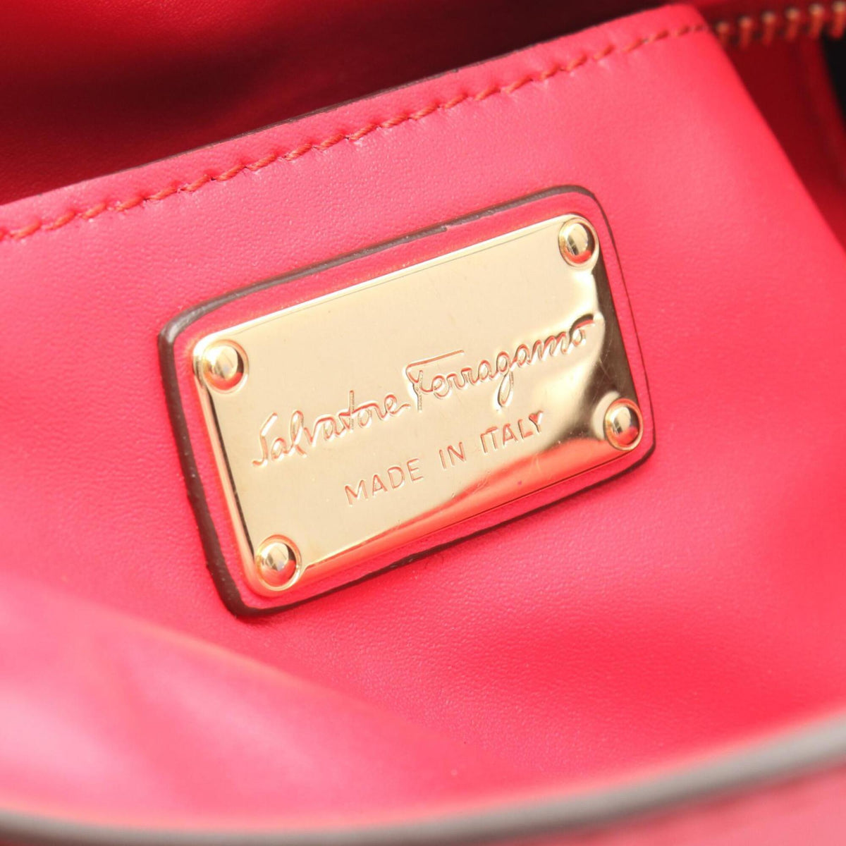Salvatore Ferragamo Red Color Leather Handbag (Pre-Owned)