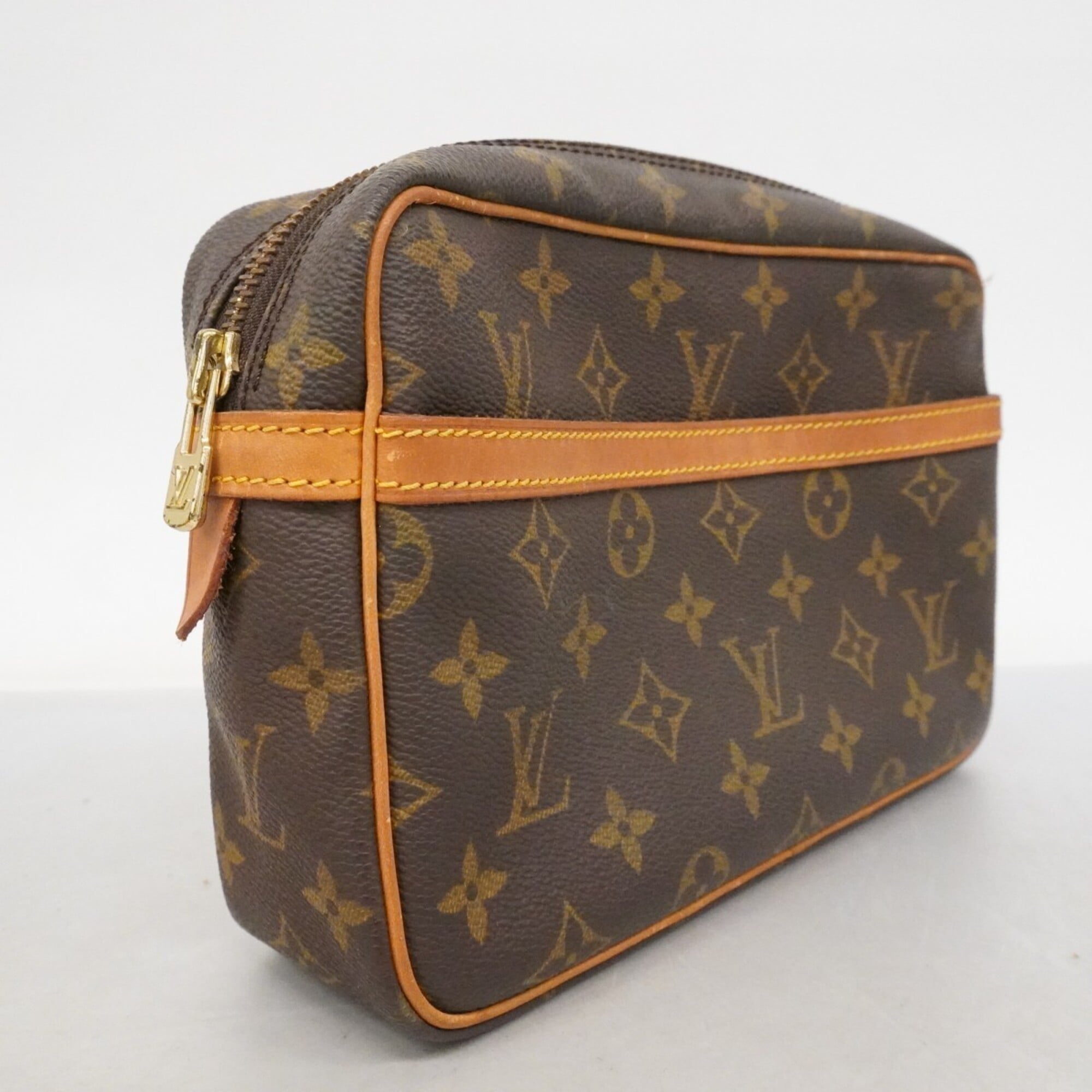 Louis Vuitton Brown Clutch Bag (Pre-Owned)