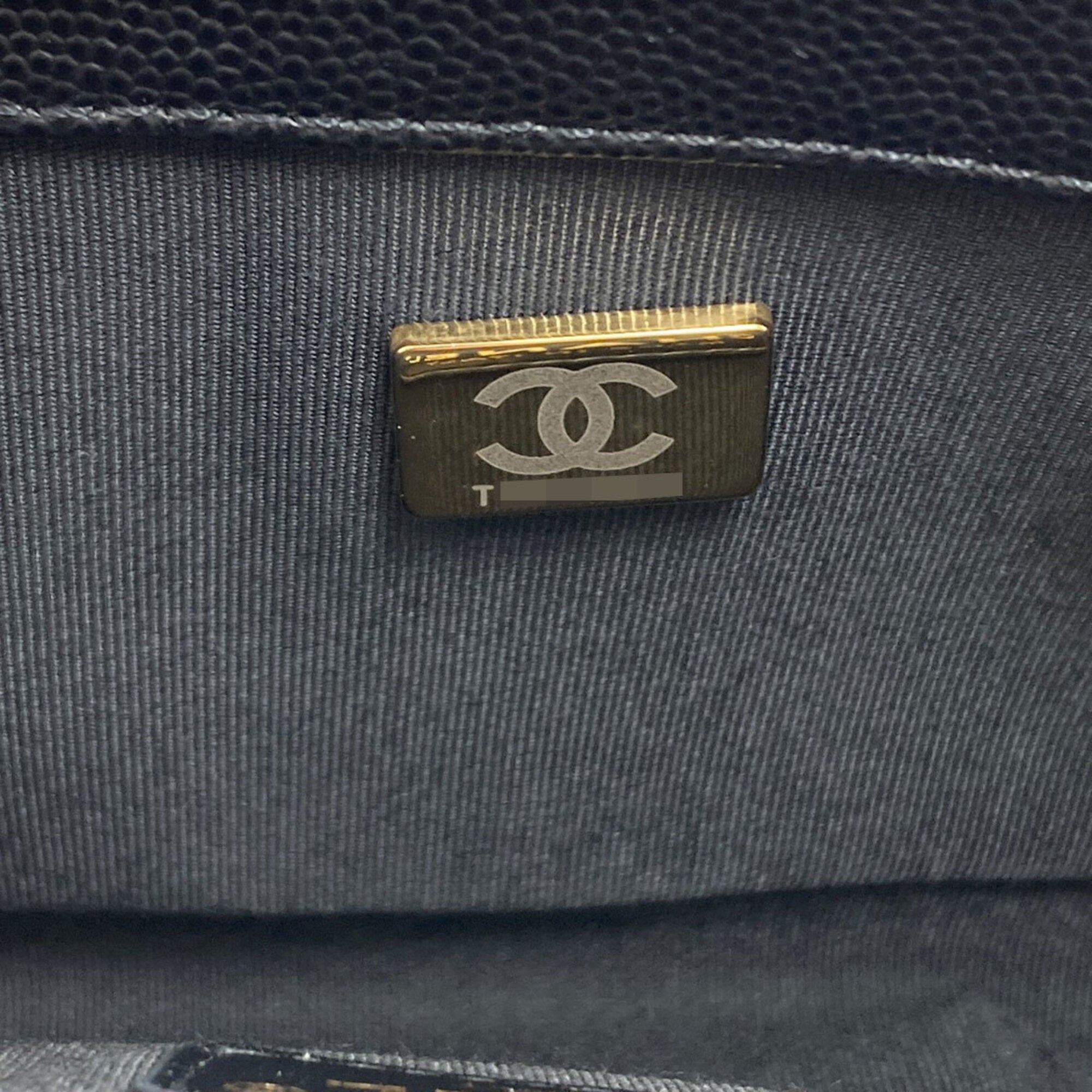 Chanel Black Leather Shoulder Bag (Pre-Owned)
