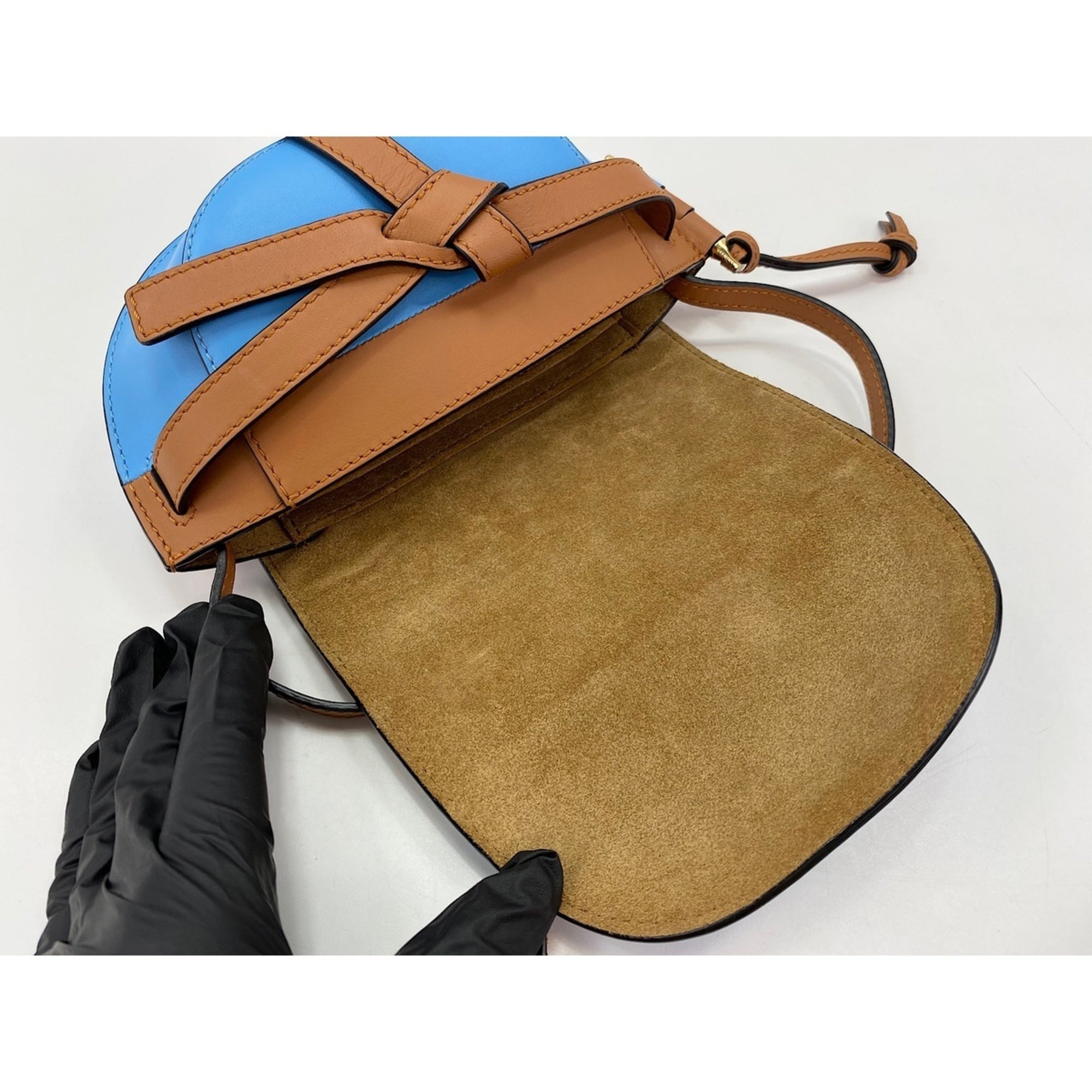 Loewe Brown Leather Shoulder Bag (Pre-Owned)
