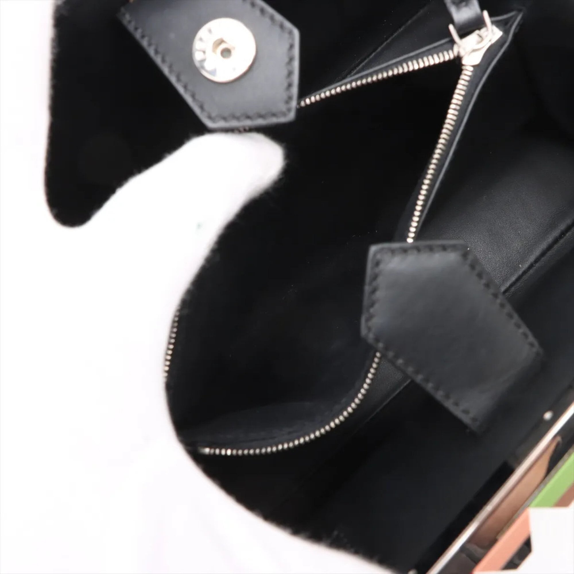 Fendi Black Leather Handbag Tote Bag (Pre-Owned)