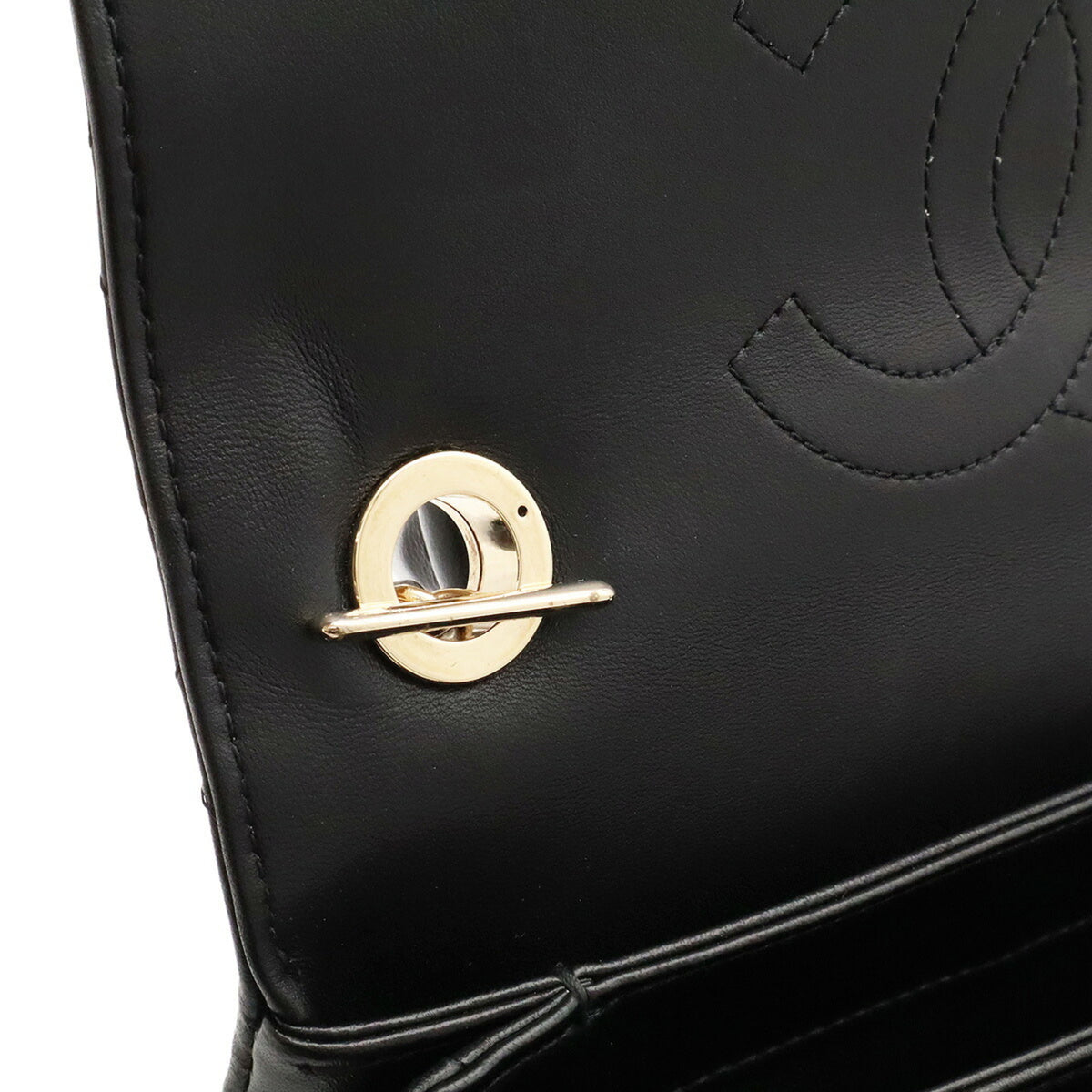 Chanel Black Leather Handbag Shoulder Bag (Pre-Owned)