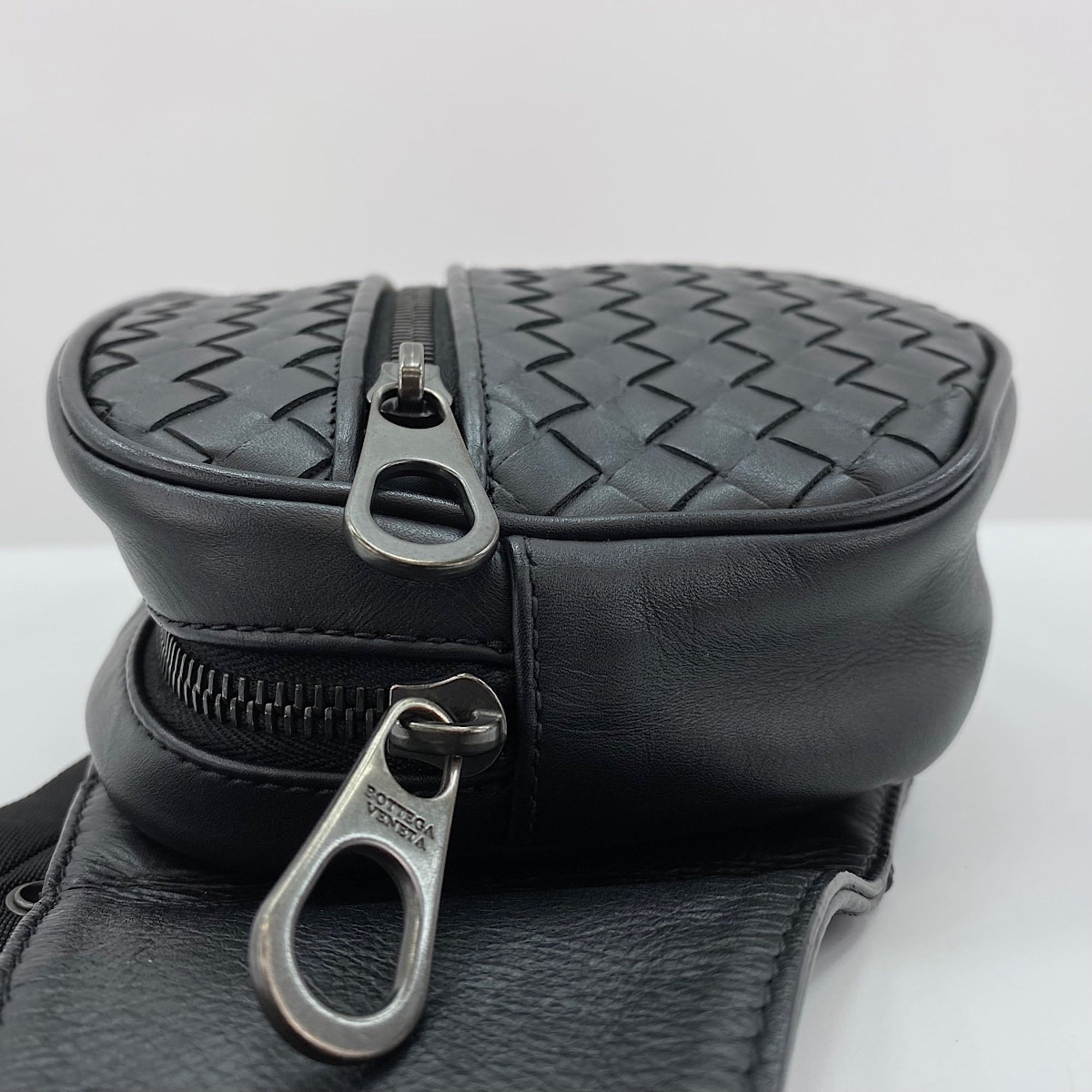 Bottega Veneta Black Leather Fanny Pack (Pre-Owned)