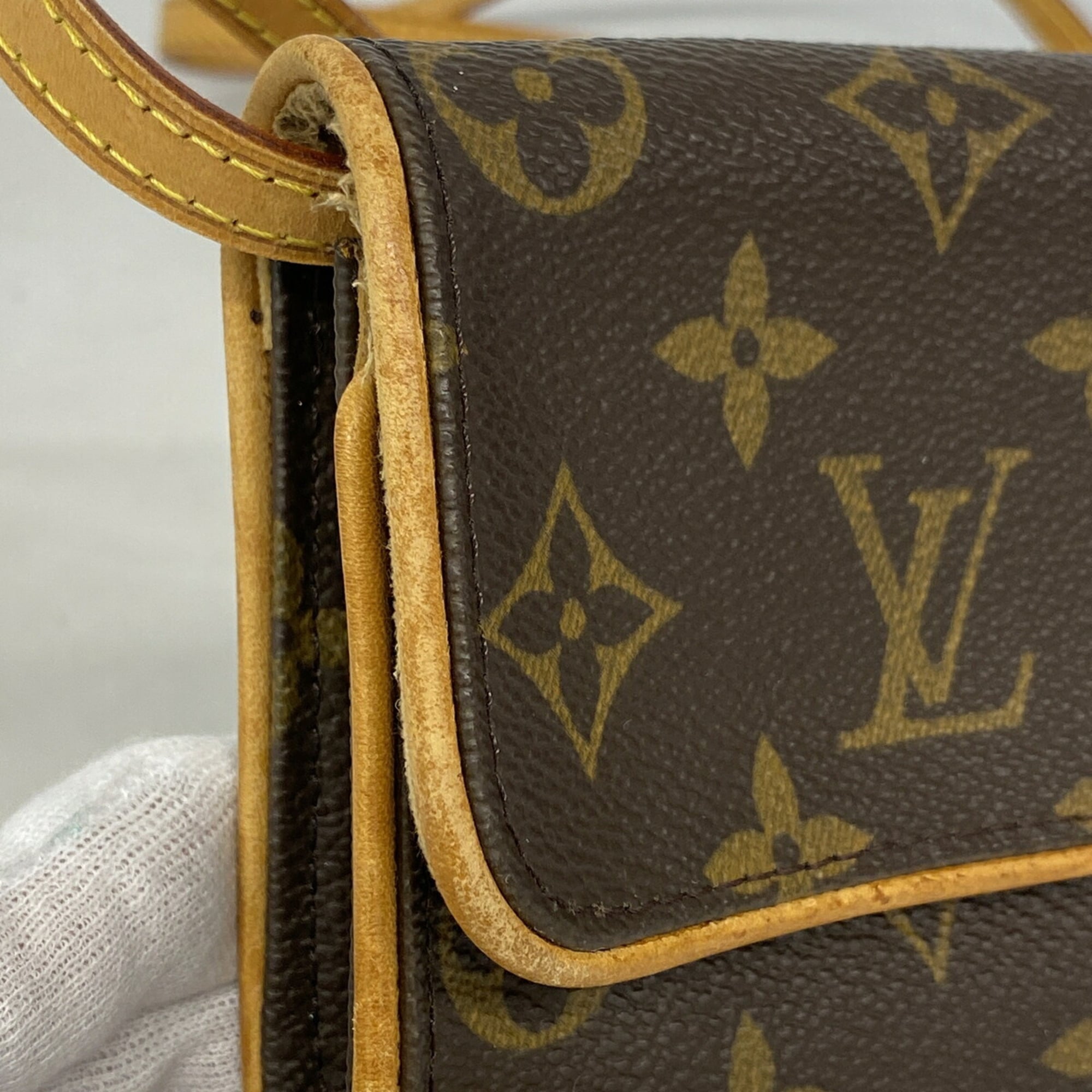 Louis Vuitton Brown Shoulder Bag (Pre-Owned)