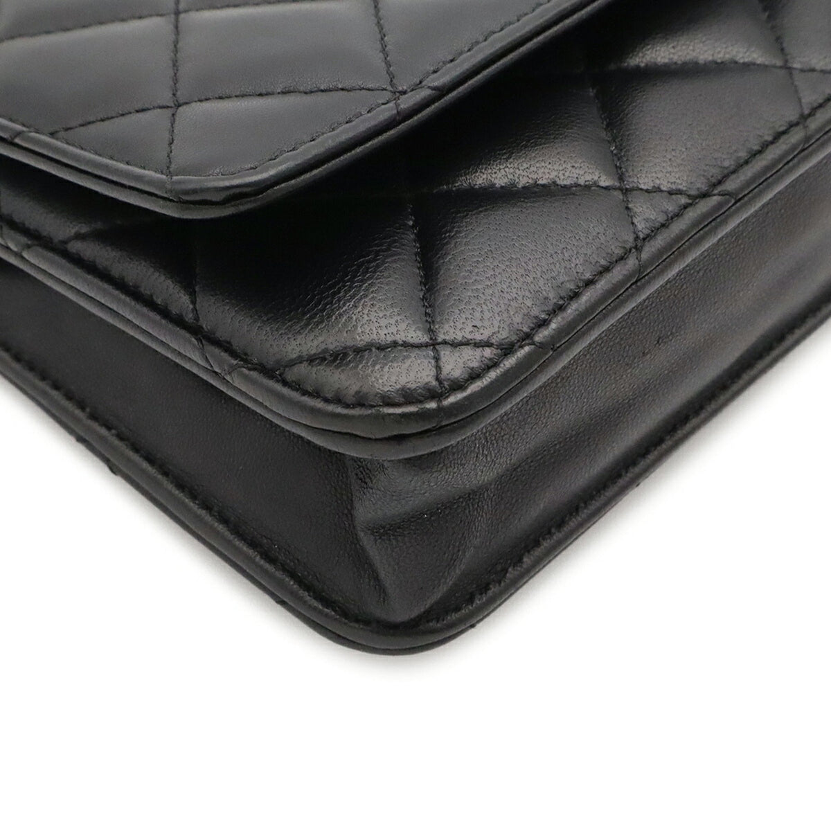 Chanel Matelasse Black Leather Pochette Shoulder Bag (Pre-Owned)