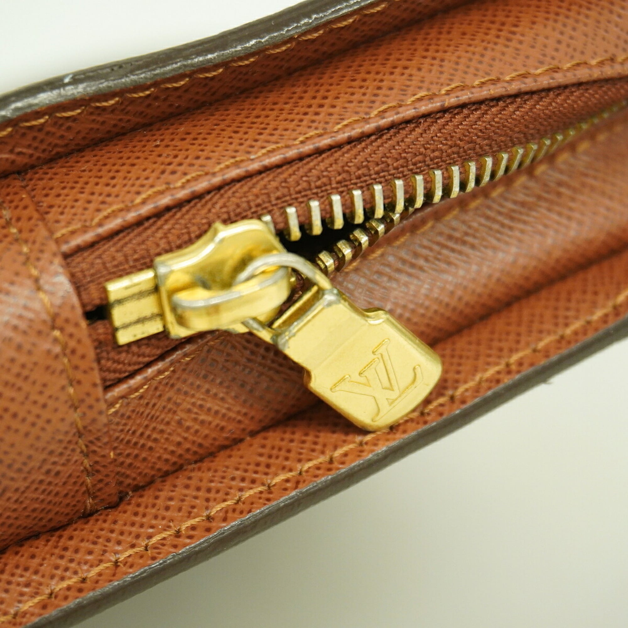 Louis Vuitton Brown Clutch Bag (Pre-Owned)