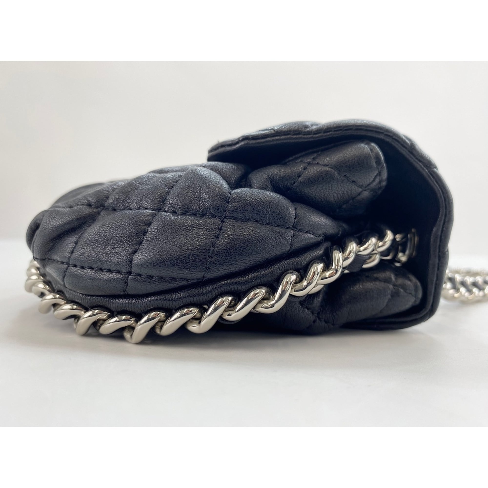 Chanel Black Shoulder Bag (Pre-Owned)