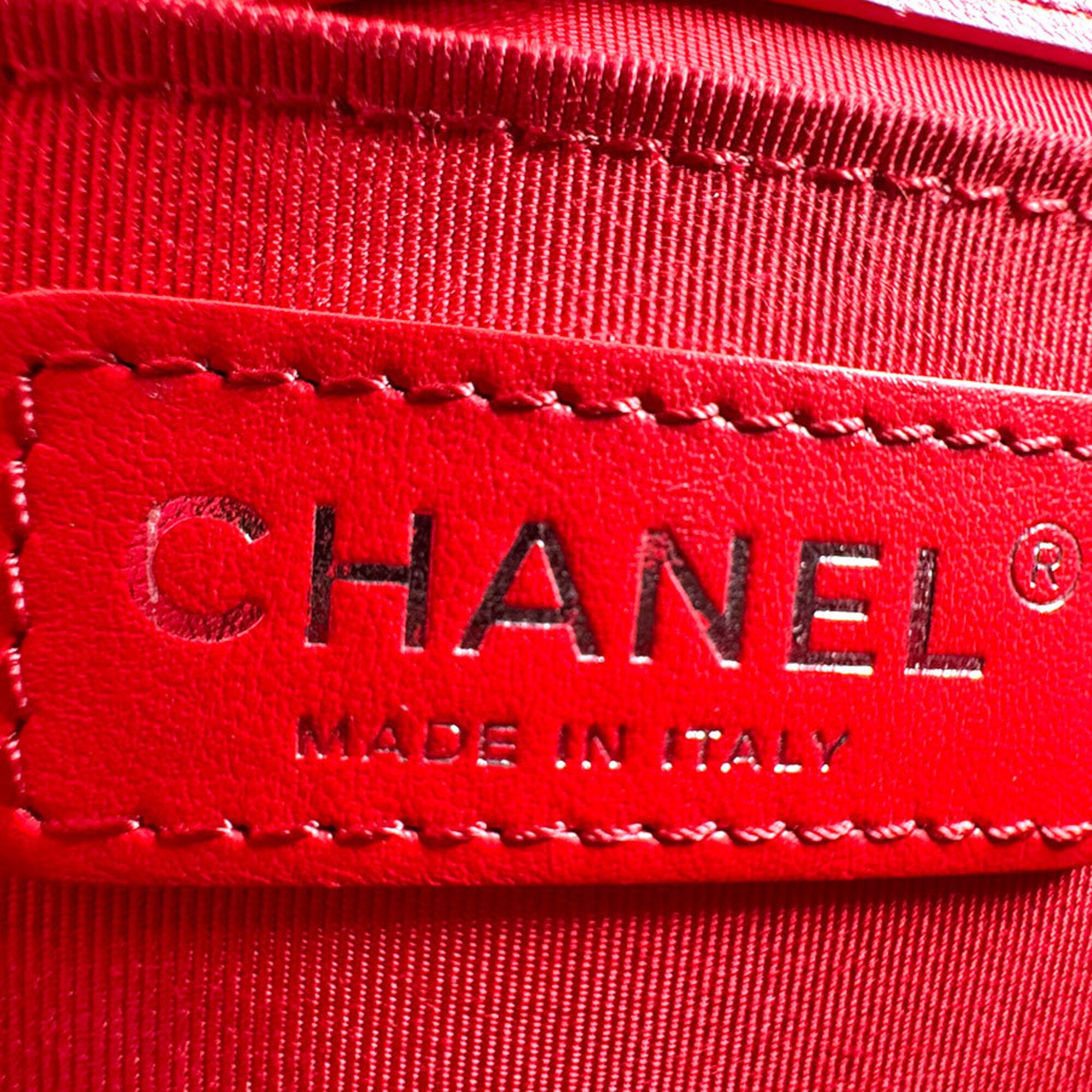 Chanel Red Color Leather Shoulder Bag (Pre-Owned)