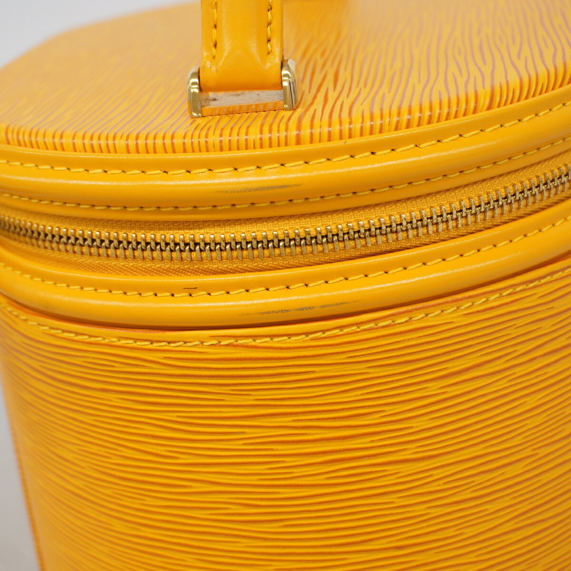 Louis Vuitton Jaune Handbag (Pre-Owned)