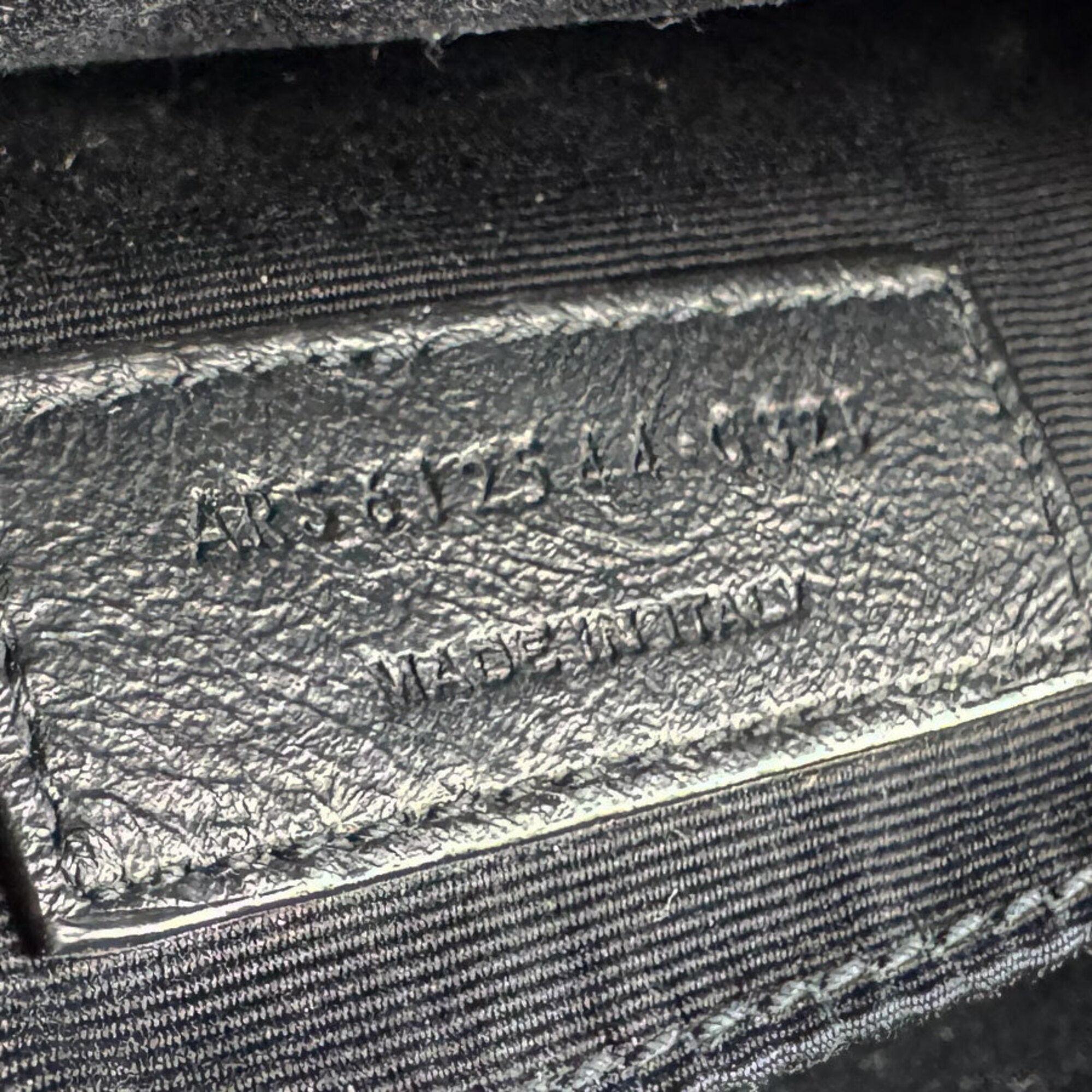 Saint Laurent Black Leather Shoulder Bag (Pre-Owned)
