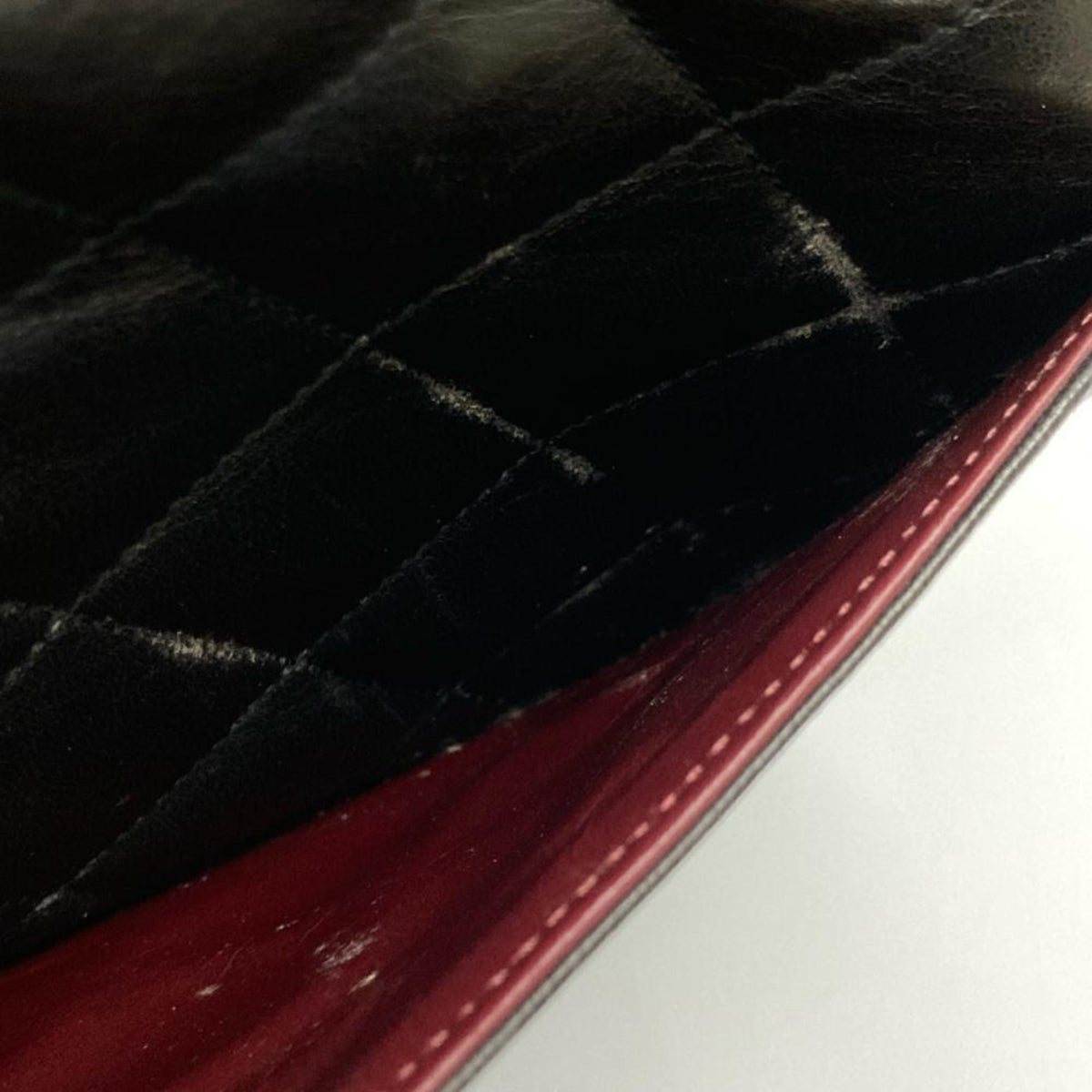 Chanel Black Leather Shoulder Bag (Pre-Owned)