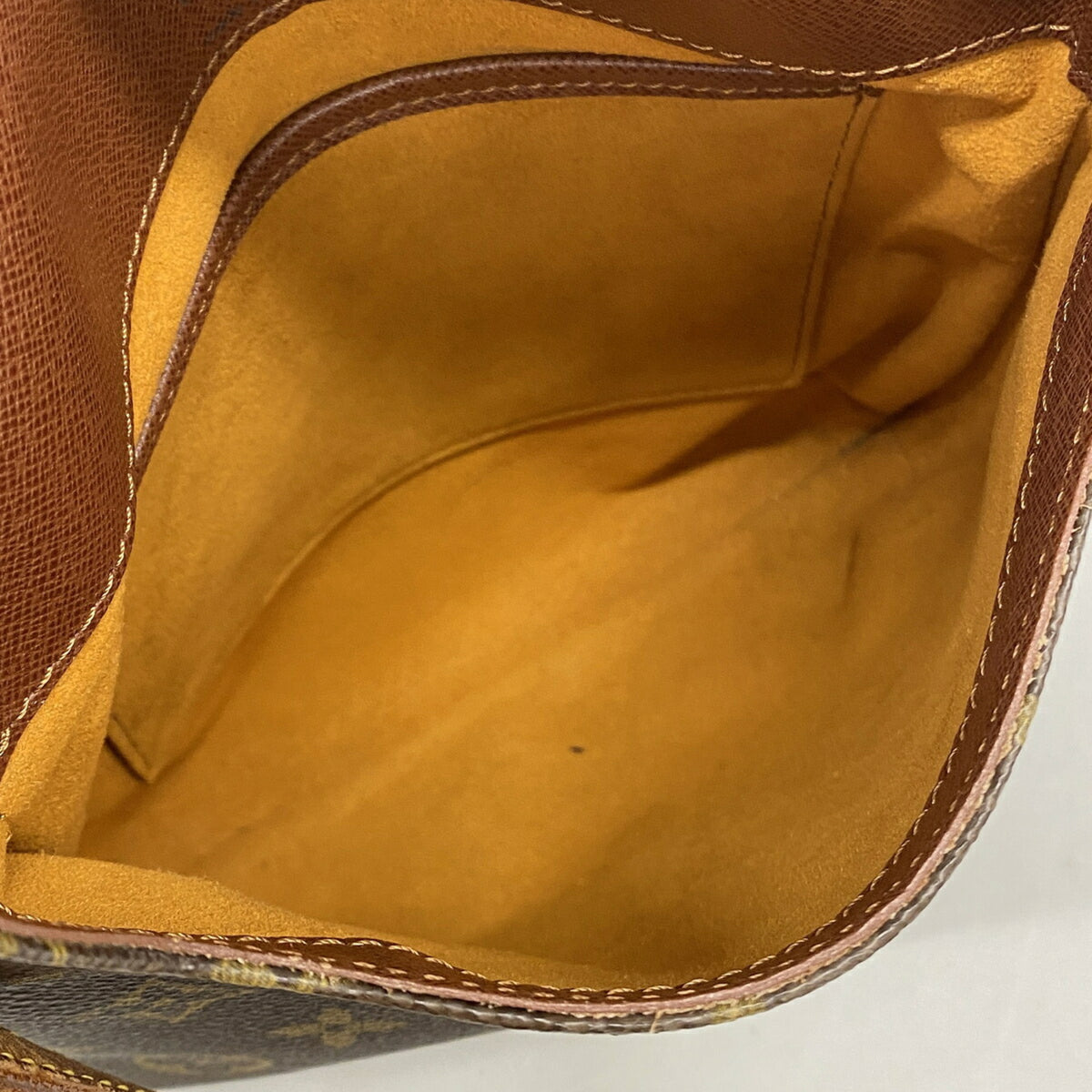 Louis Vuitton Brown Shoulder Bag (Pre-Owned)