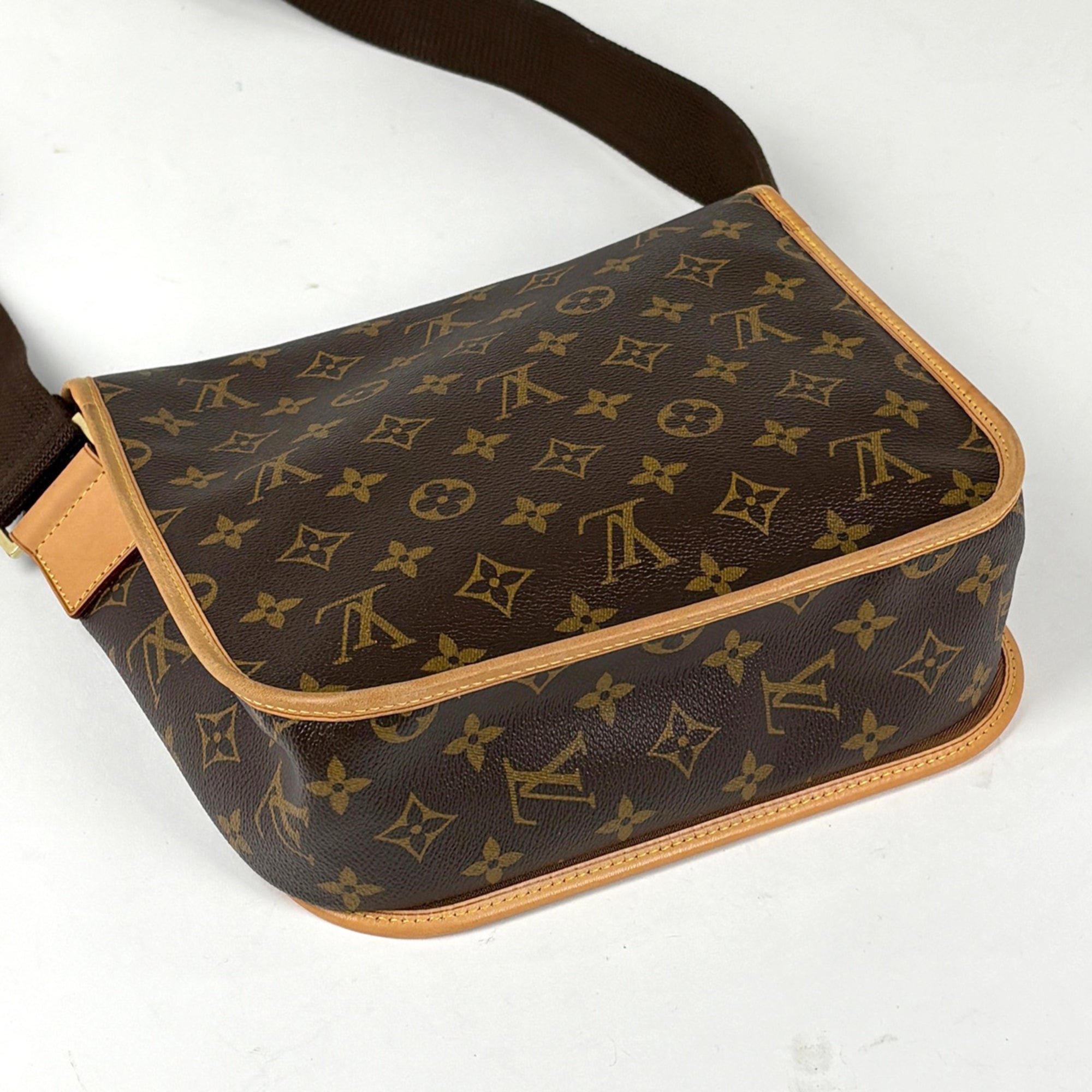Louis Vuitton Brown Monogram Shoulder Bag (Pre-Owned)