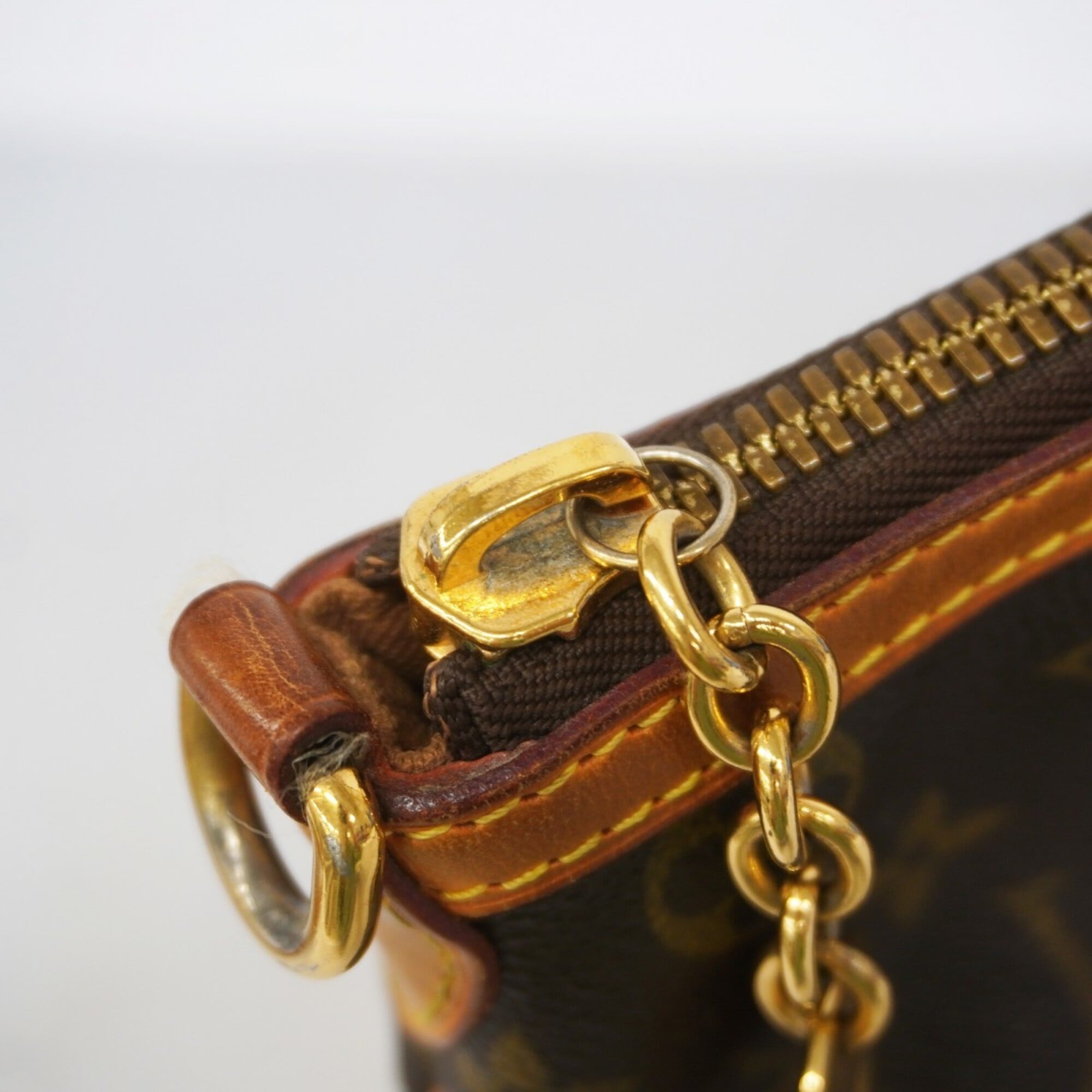 Louis Vuitton Brown Handbag (Pre-Owned)