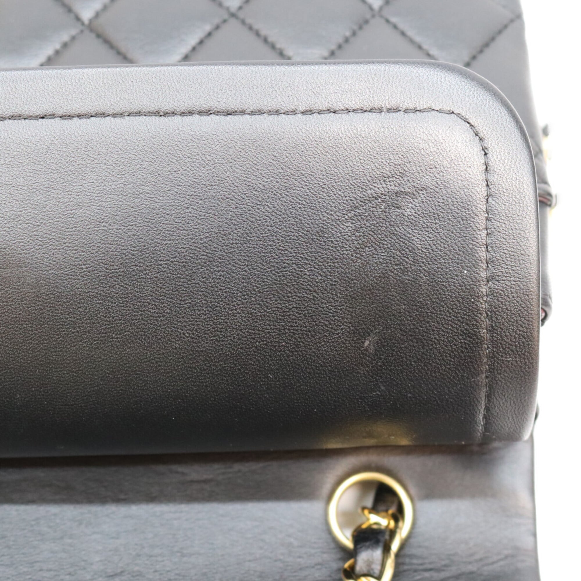 Chanel Black Leather Shoulder Bag (Pre-Owned)