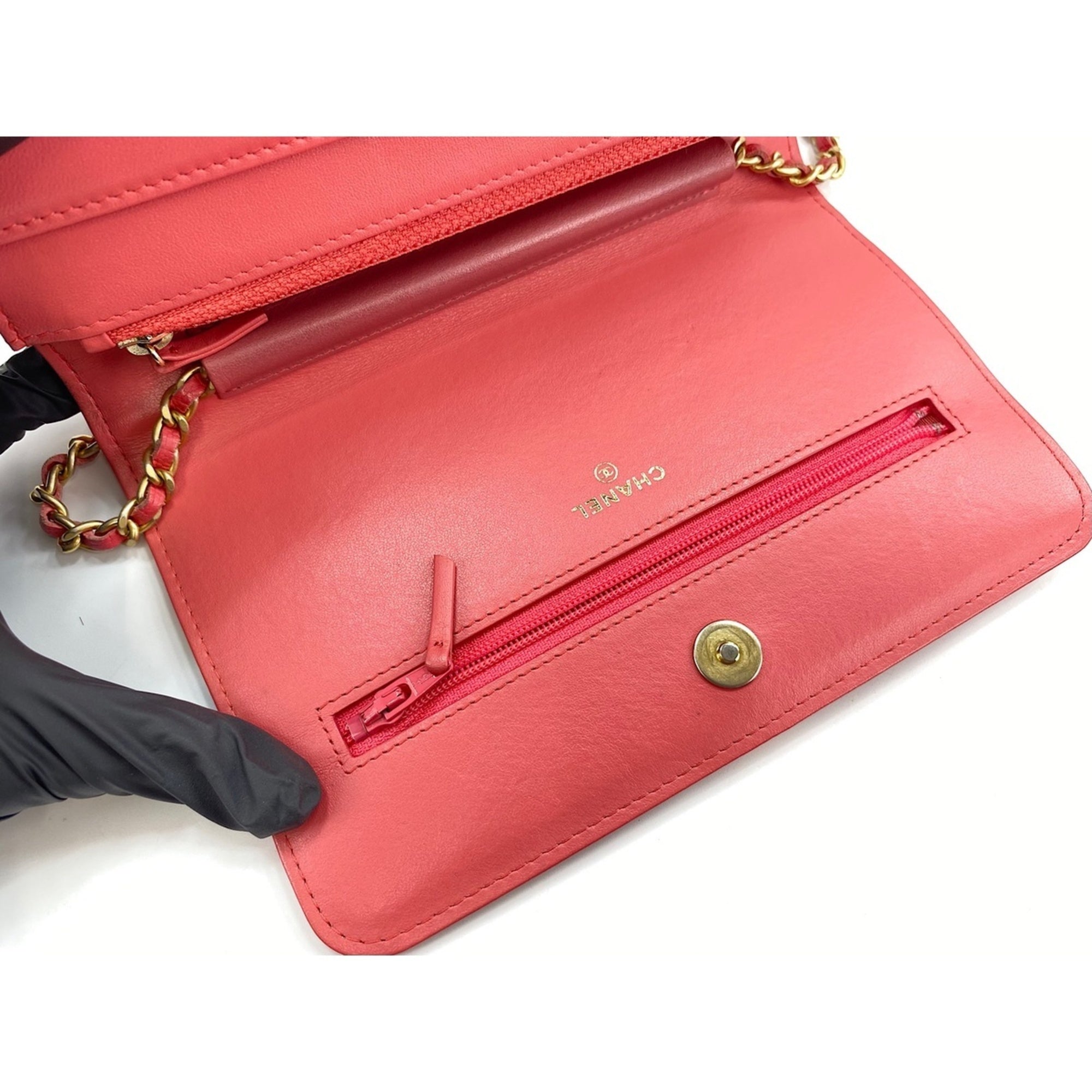Chanel Boy Chanel Pink Shoulder Bag (Pre-Owned)