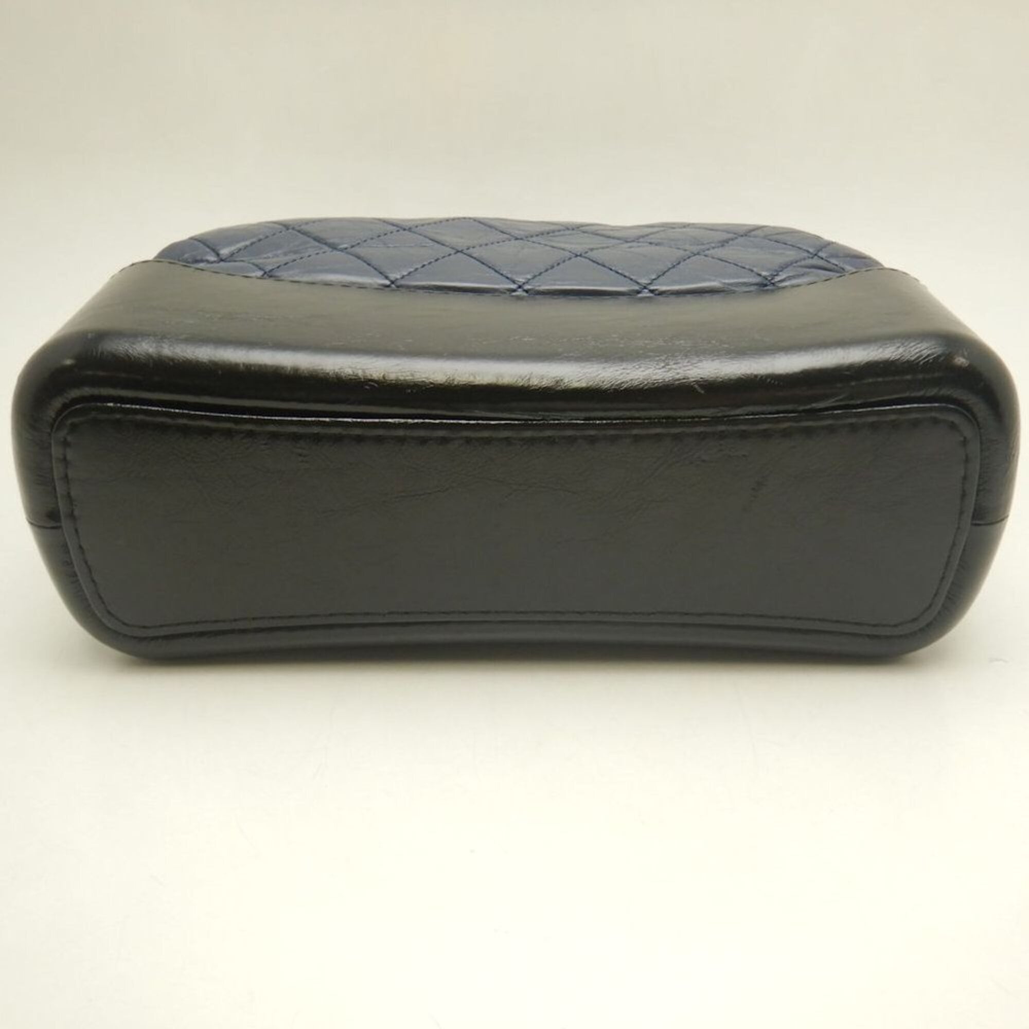 Chanel Black Navy Leather Shoulder Bag (Pre-Owned)