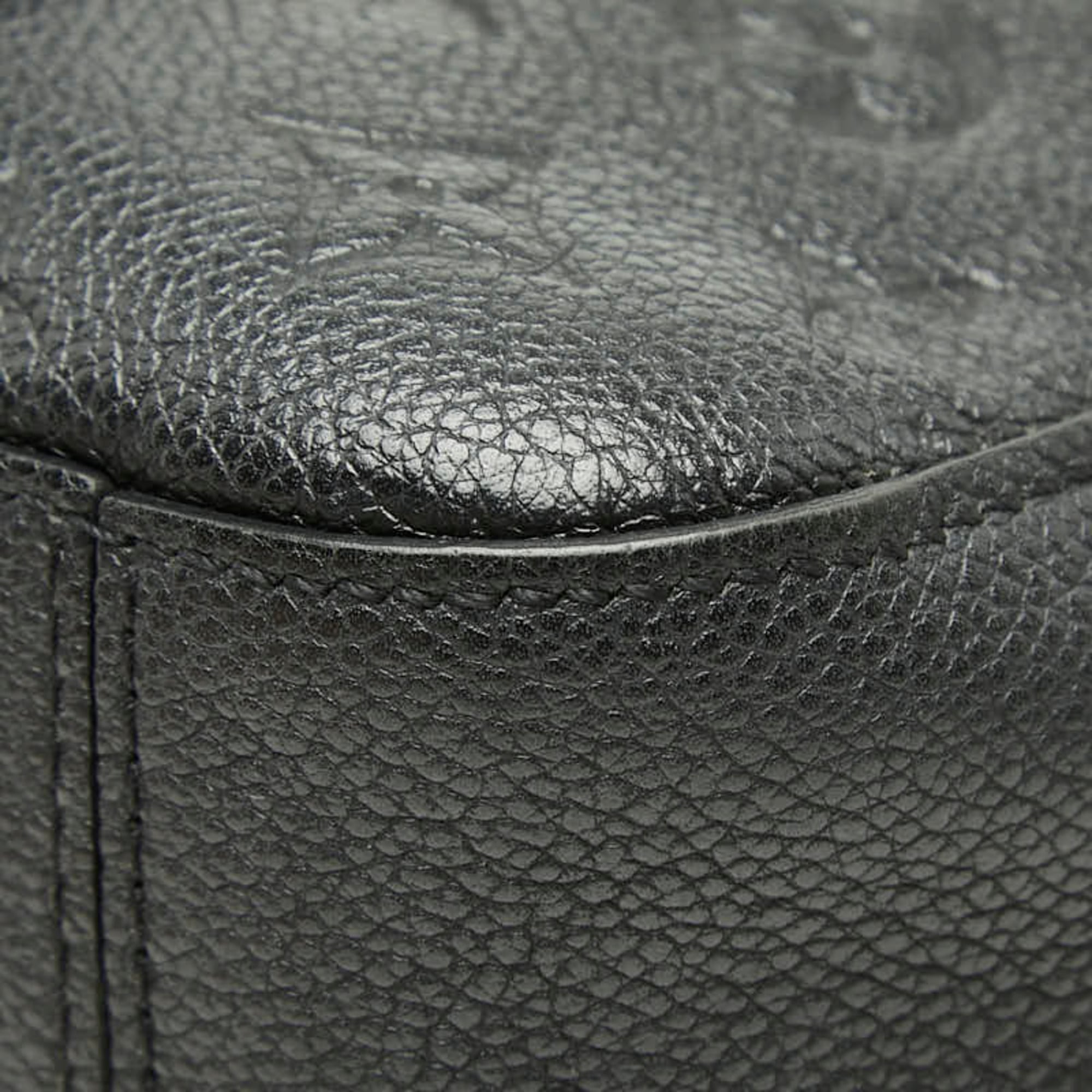 Louis Vuitton Black Noir Leather Shoulder Bag (Pre-Owned)