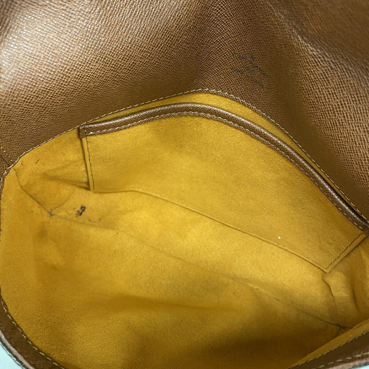 Louis Vuitton Brown Shoulder Bag (Pre-Owned)