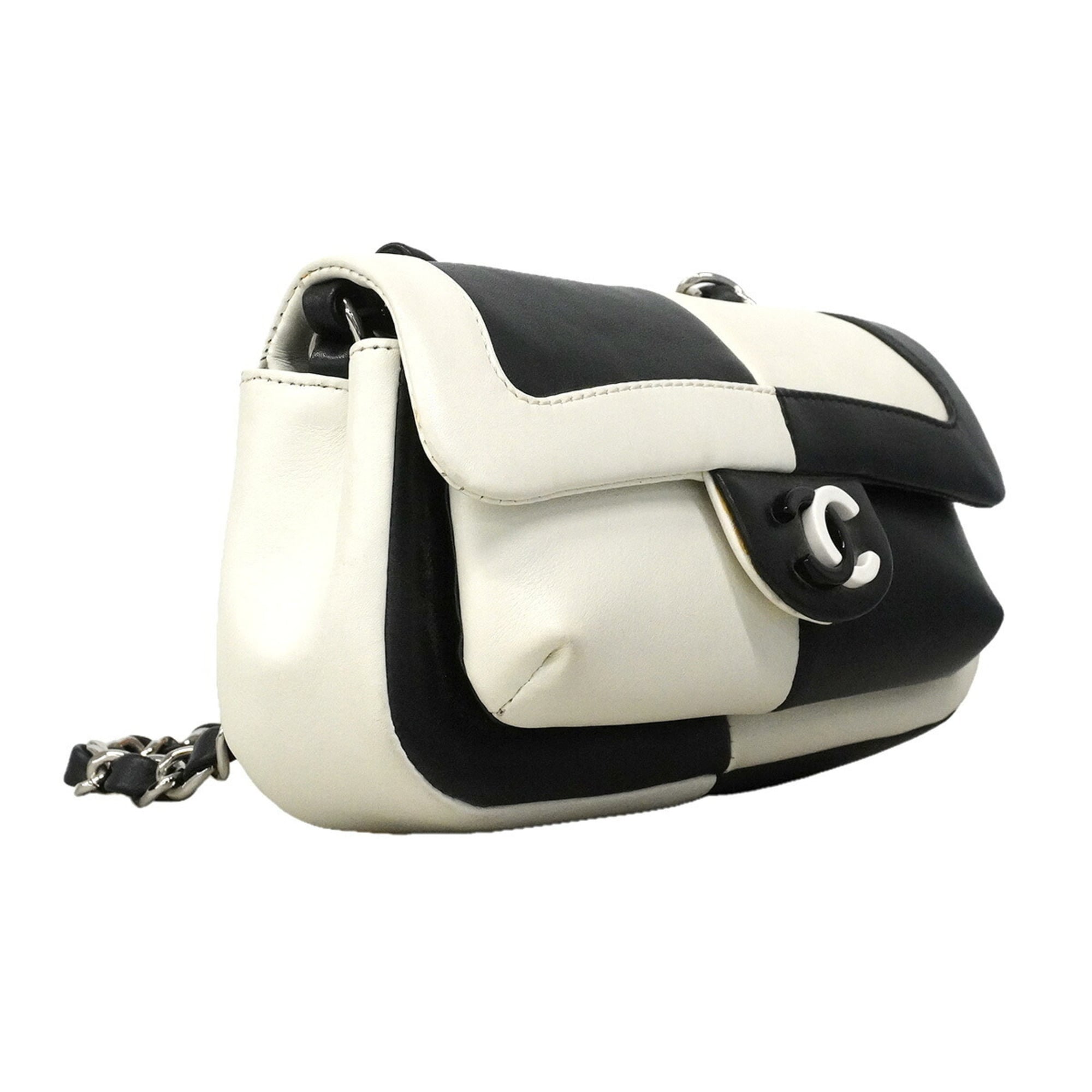 Chanel Black White Leather Shoulder Bag (Pre-Owned)
