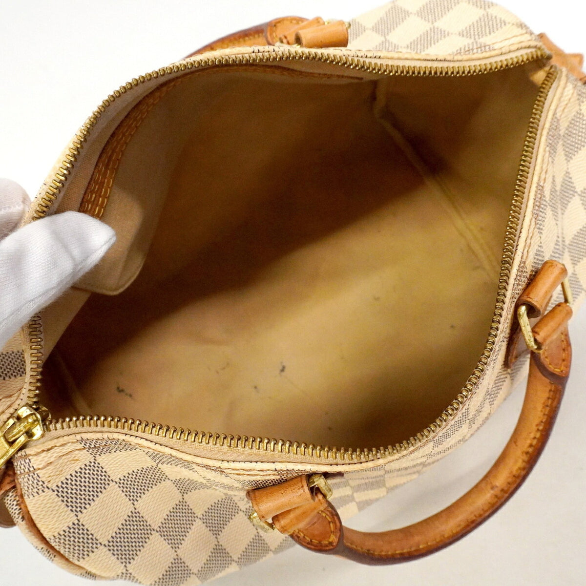 Louis Vuitton White Handbag (Pre-Owned)