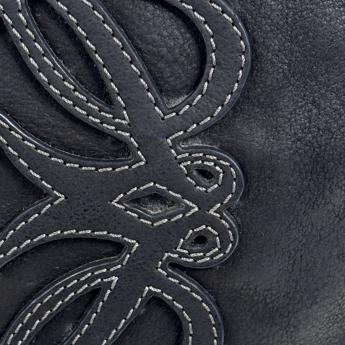 Loewe Black Leather Shoulder Bag (Pre-Owned)