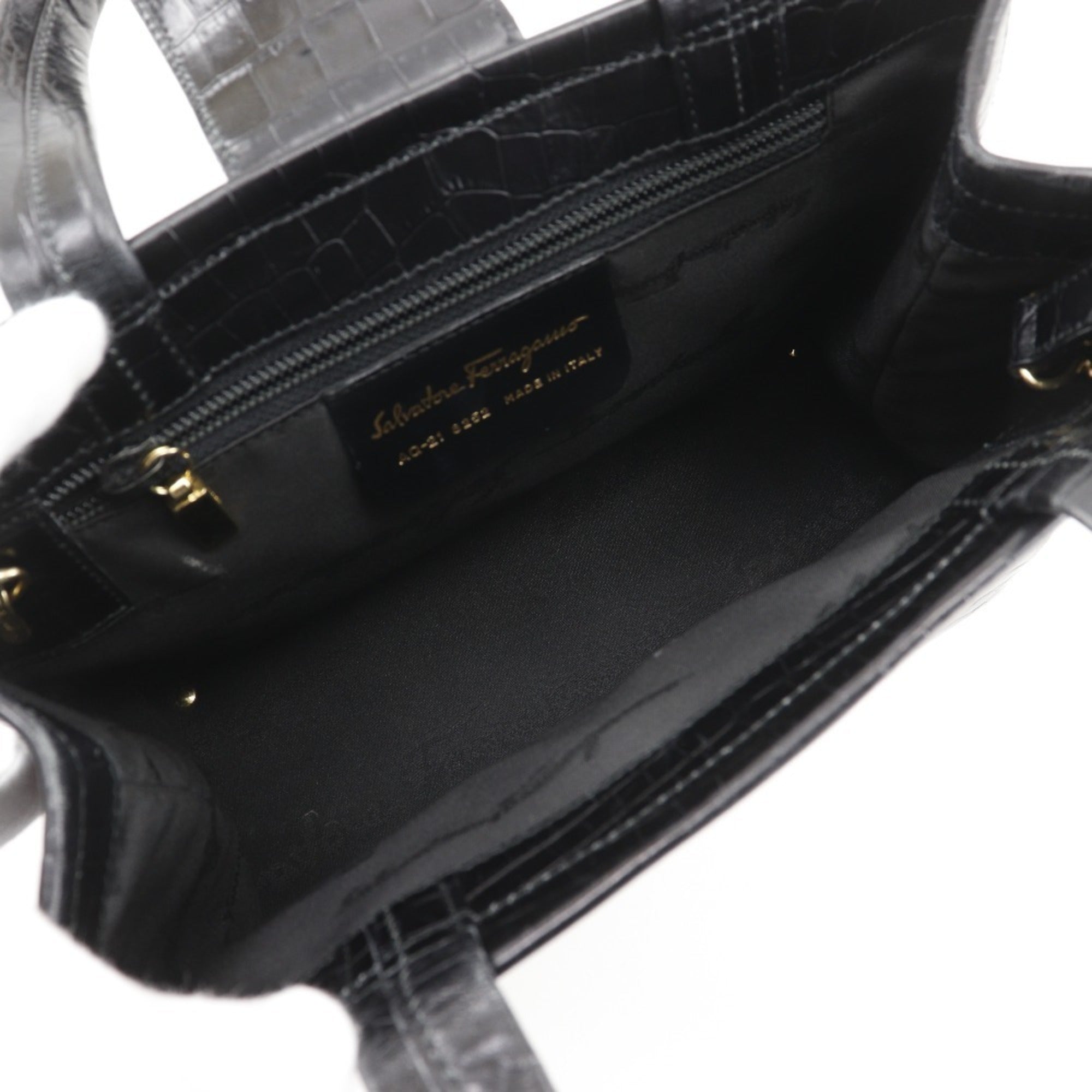 Salvatore Ferragamo Black Leather Handbag (Pre-Owned)