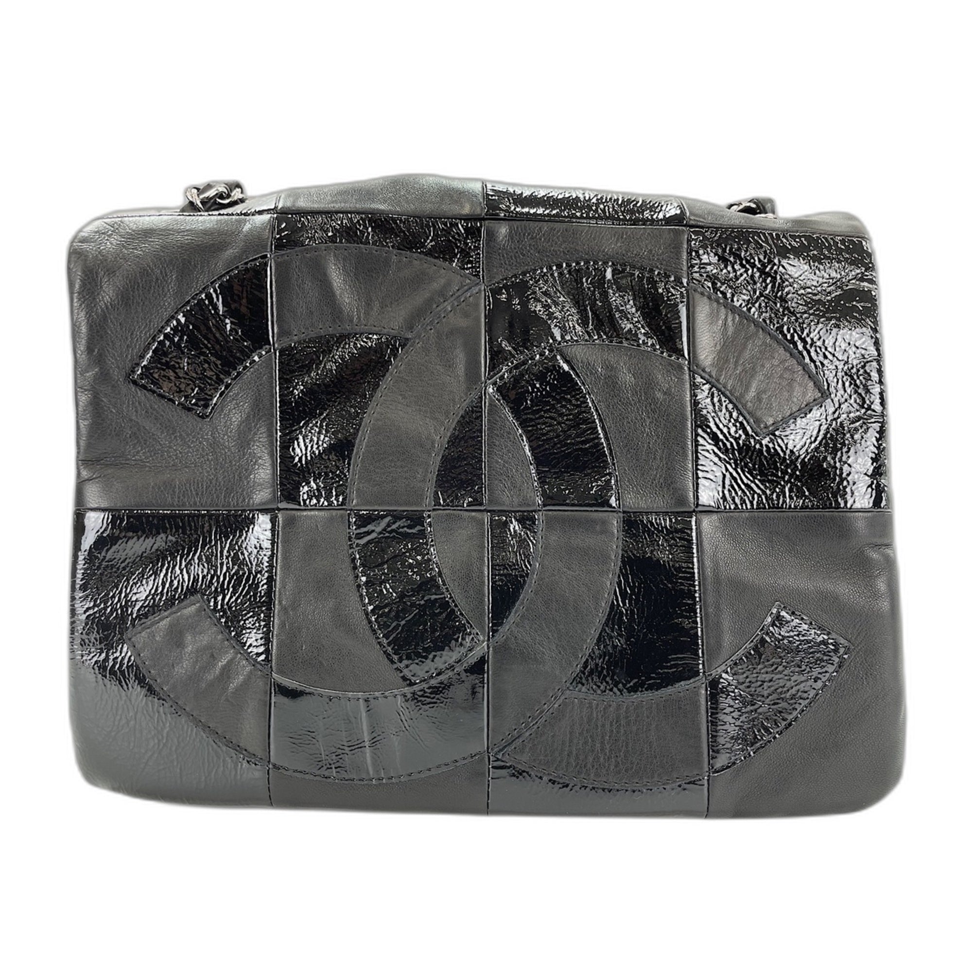 Chanel Black Leather Shoulder Bag (Pre-Owned)