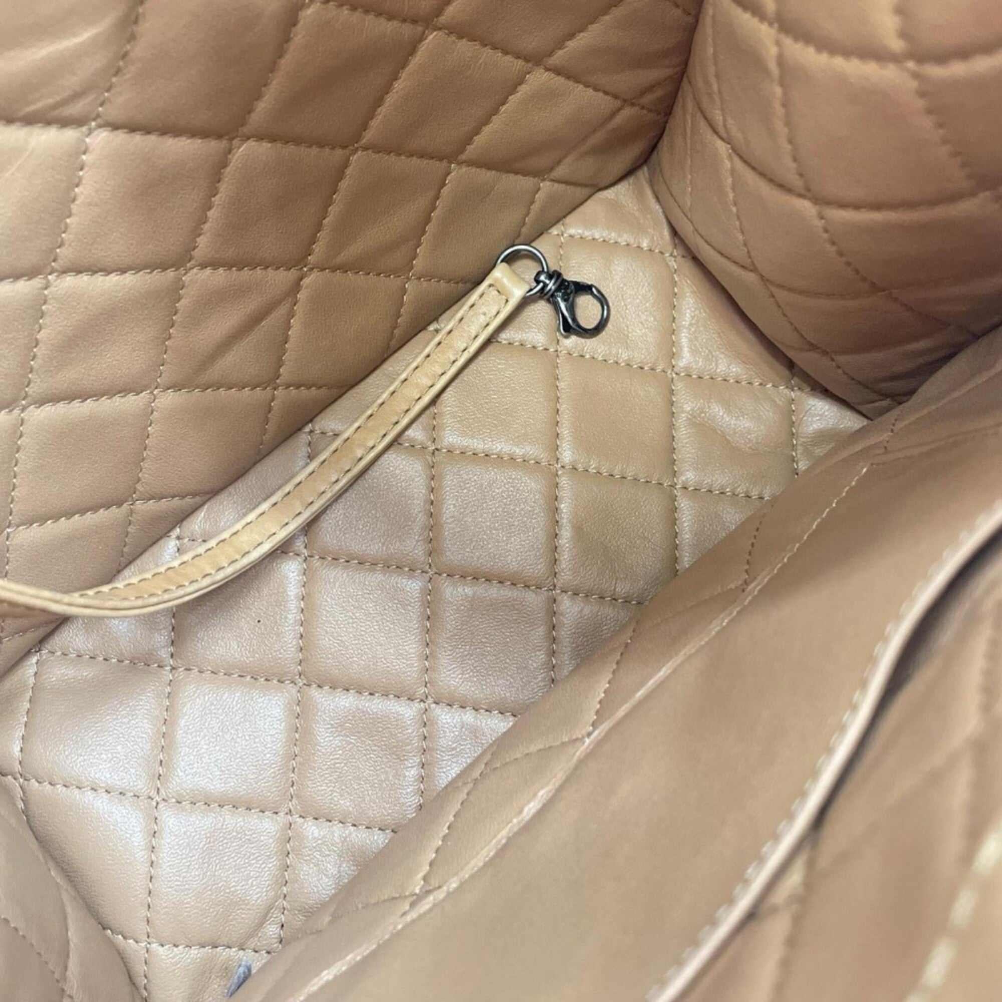 Chanel Beige Leather Handbag (Pre-Owned)