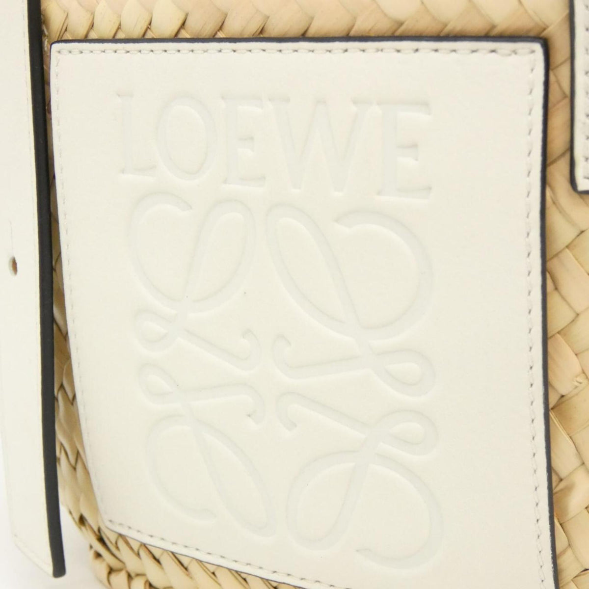 Loewe Beige White Leather Handbag (Pre-Owned)