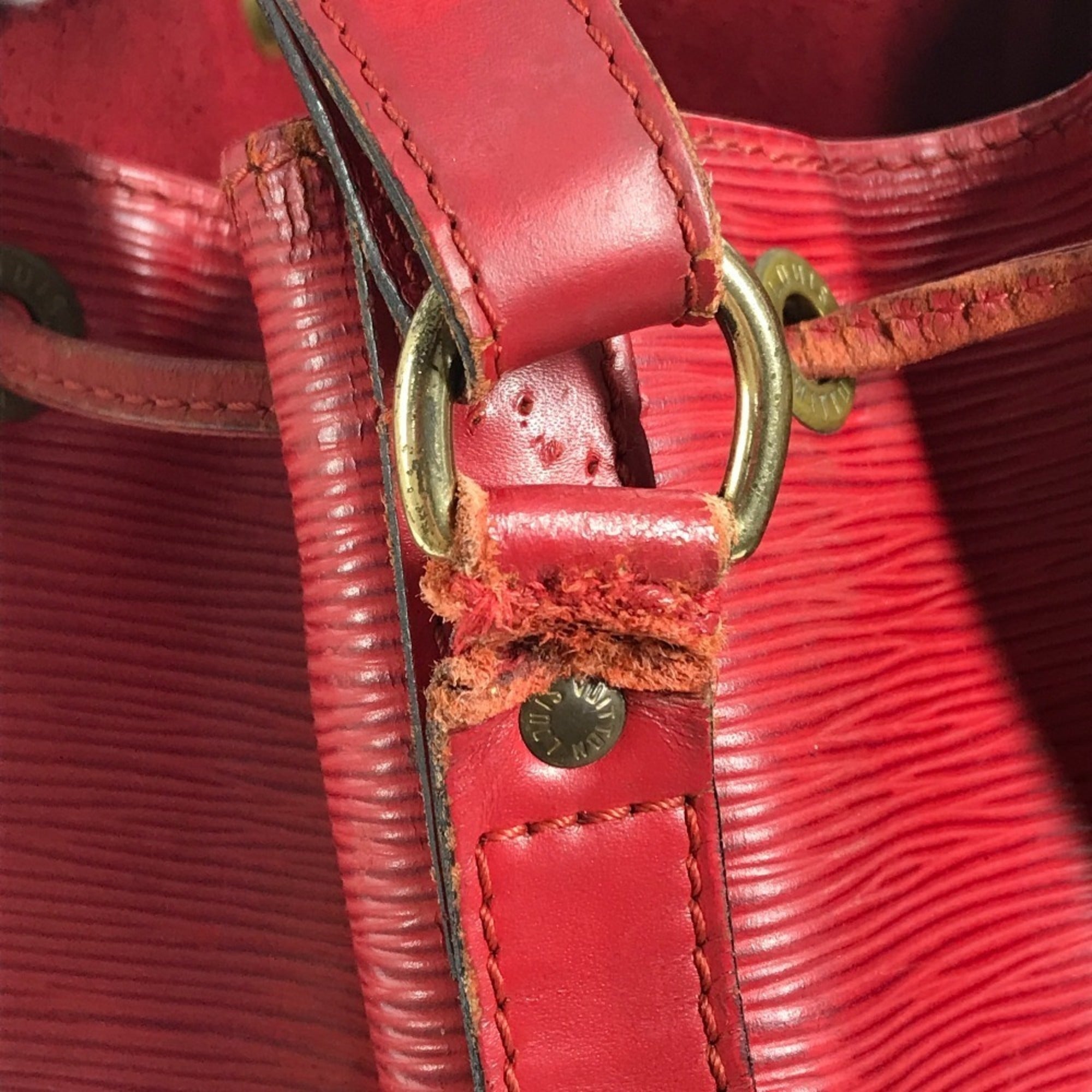 Louis Vuitton Castilian Red Red Color Epi Leather Shoulder Bag (Pre-Owned)