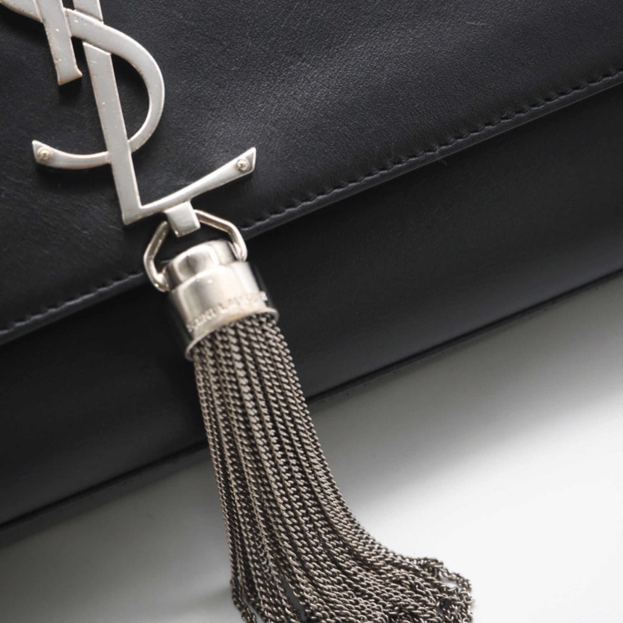 Saint Laurent Black Leather Shoulder Bag (Pre-Owned)