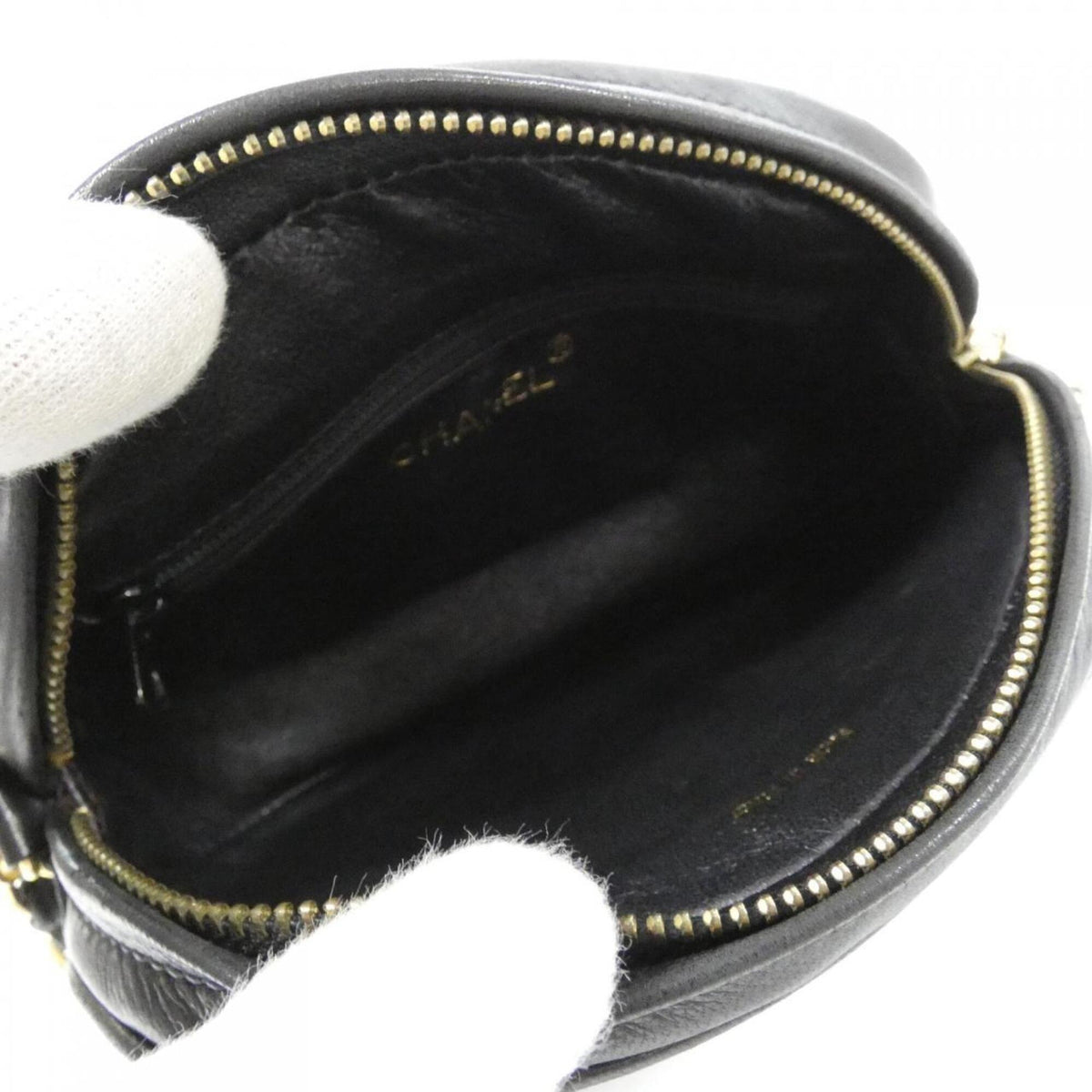 Chanel Black Leather Shoulder Bag (Pre-Owned)