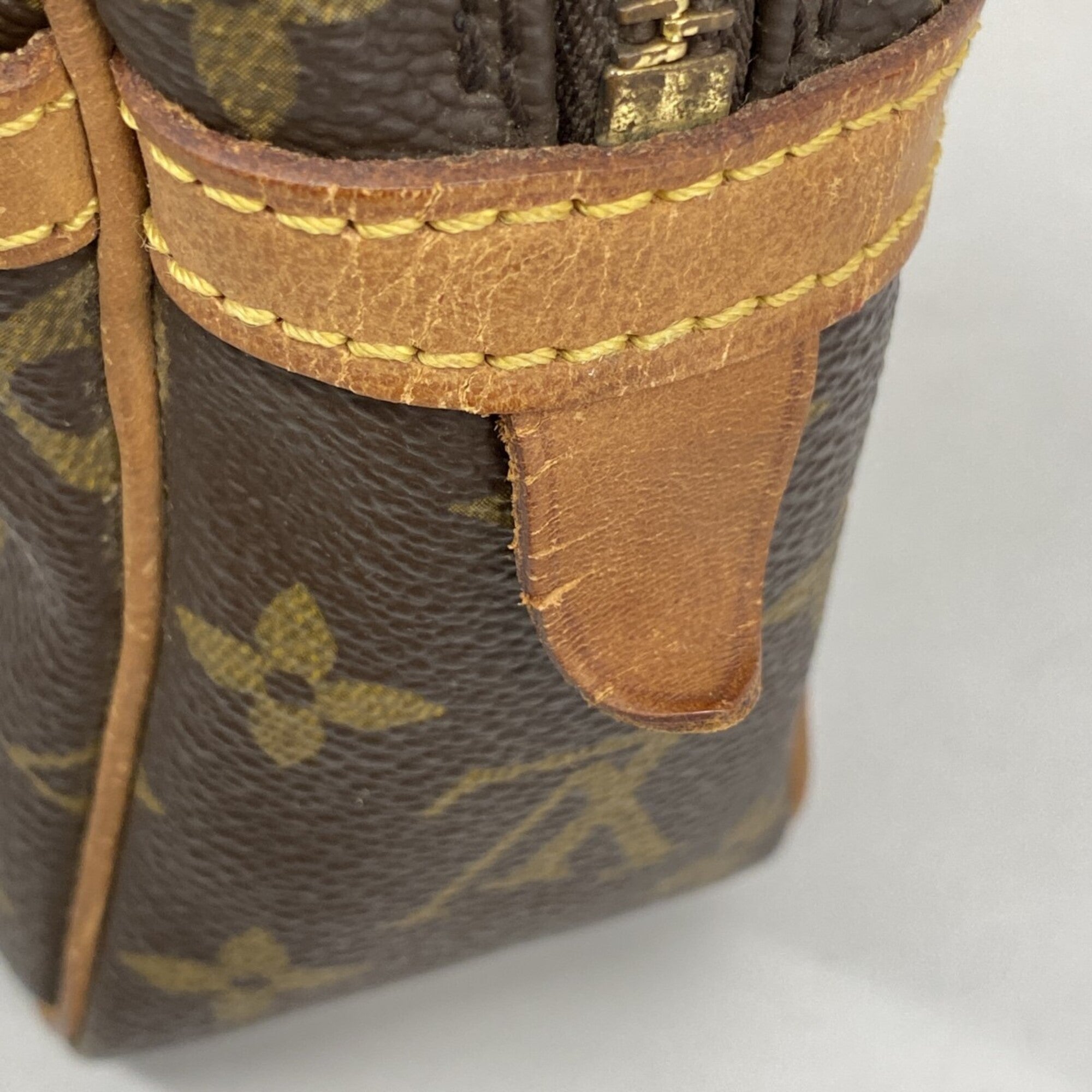 Louis Vuitton Brown Clutch Bag (Pre-Owned)