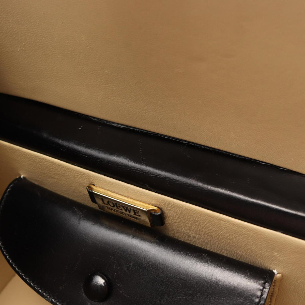 Loewe Black Leather Handbag (Pre-Owned)