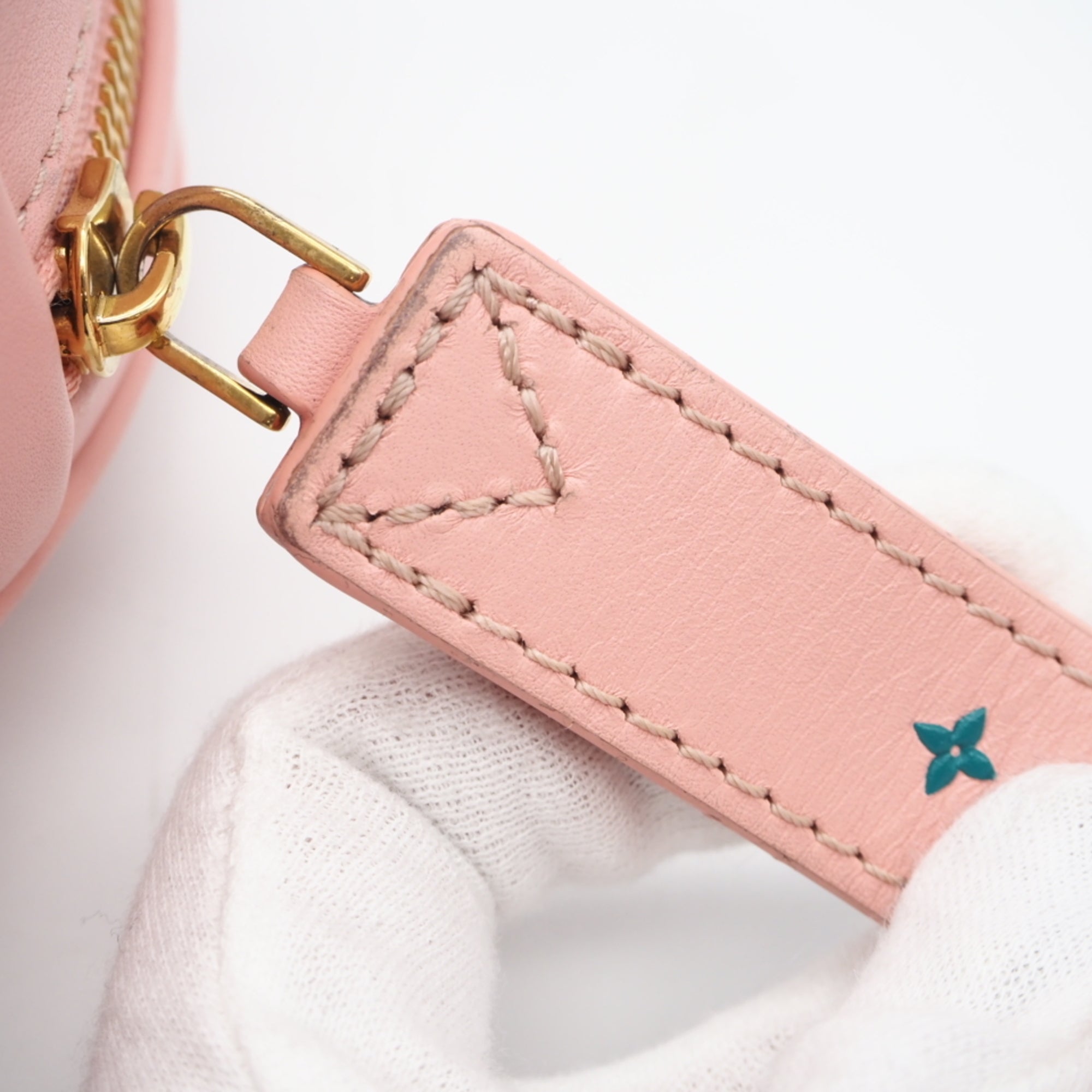 Louis Vuitton Pink Leather Shoulder Bag (Pre-Owned)