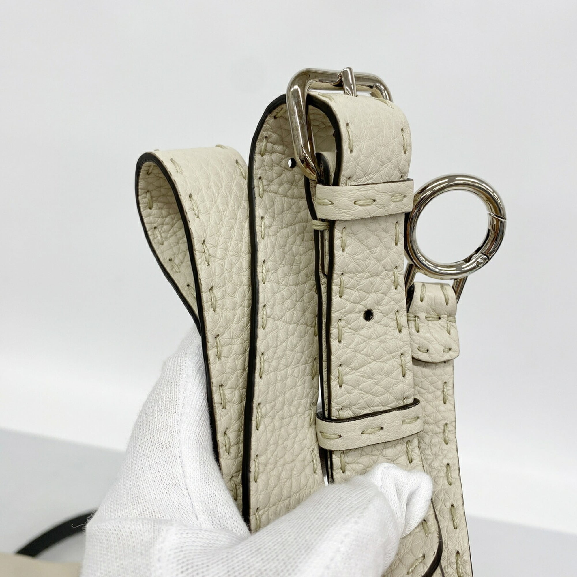 Fendi Beige Leather Handbag (Pre-Owned)