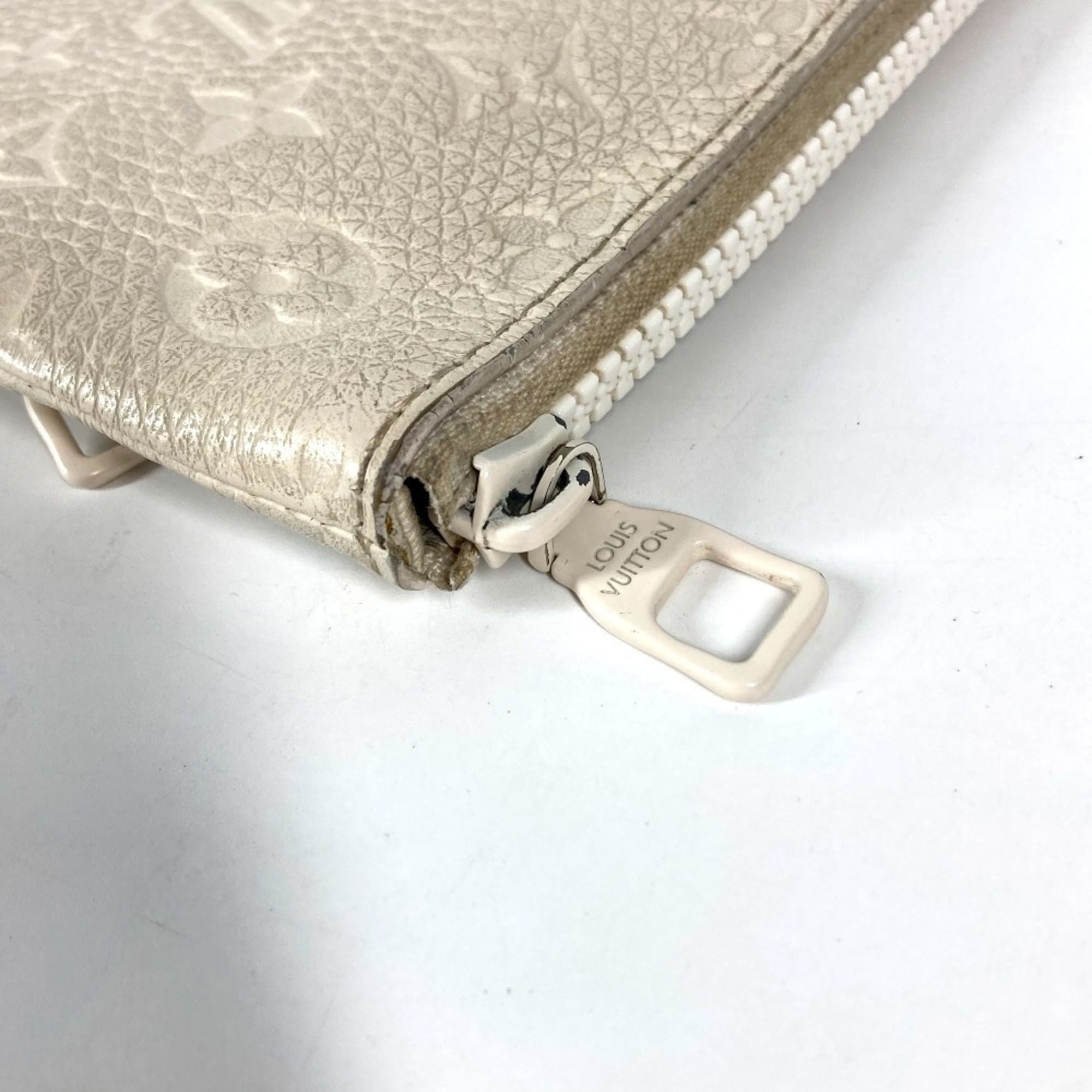Louis Vuitton White Leather Clutch Bag Pochette Pouch (Pre-Owned)