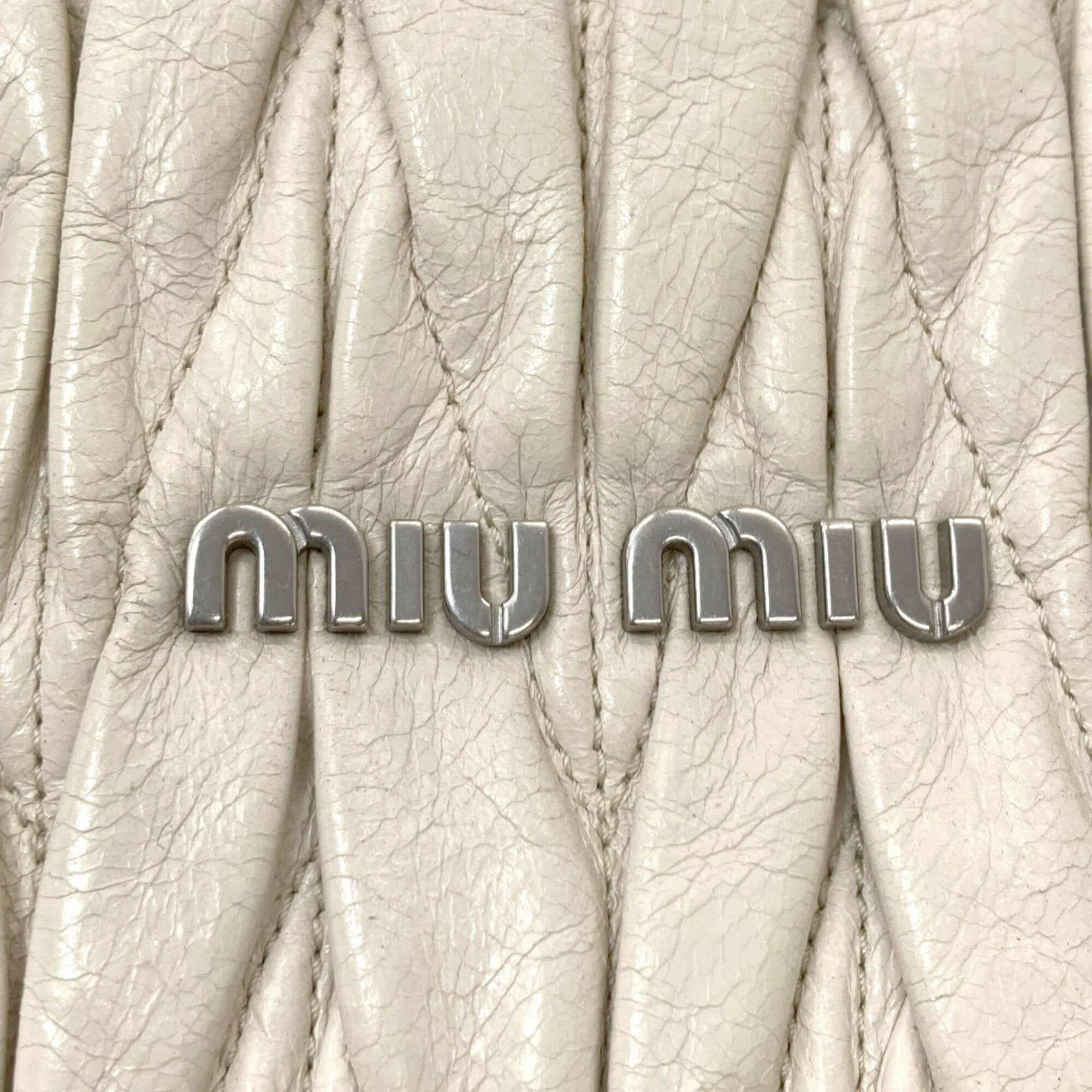 Miu Miu White Leather Pouch Shoulder Bag (Pre-Owned)