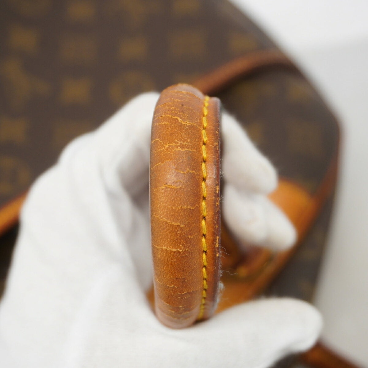 Louis Vuitton Brown Handbag (Pre-Owned)