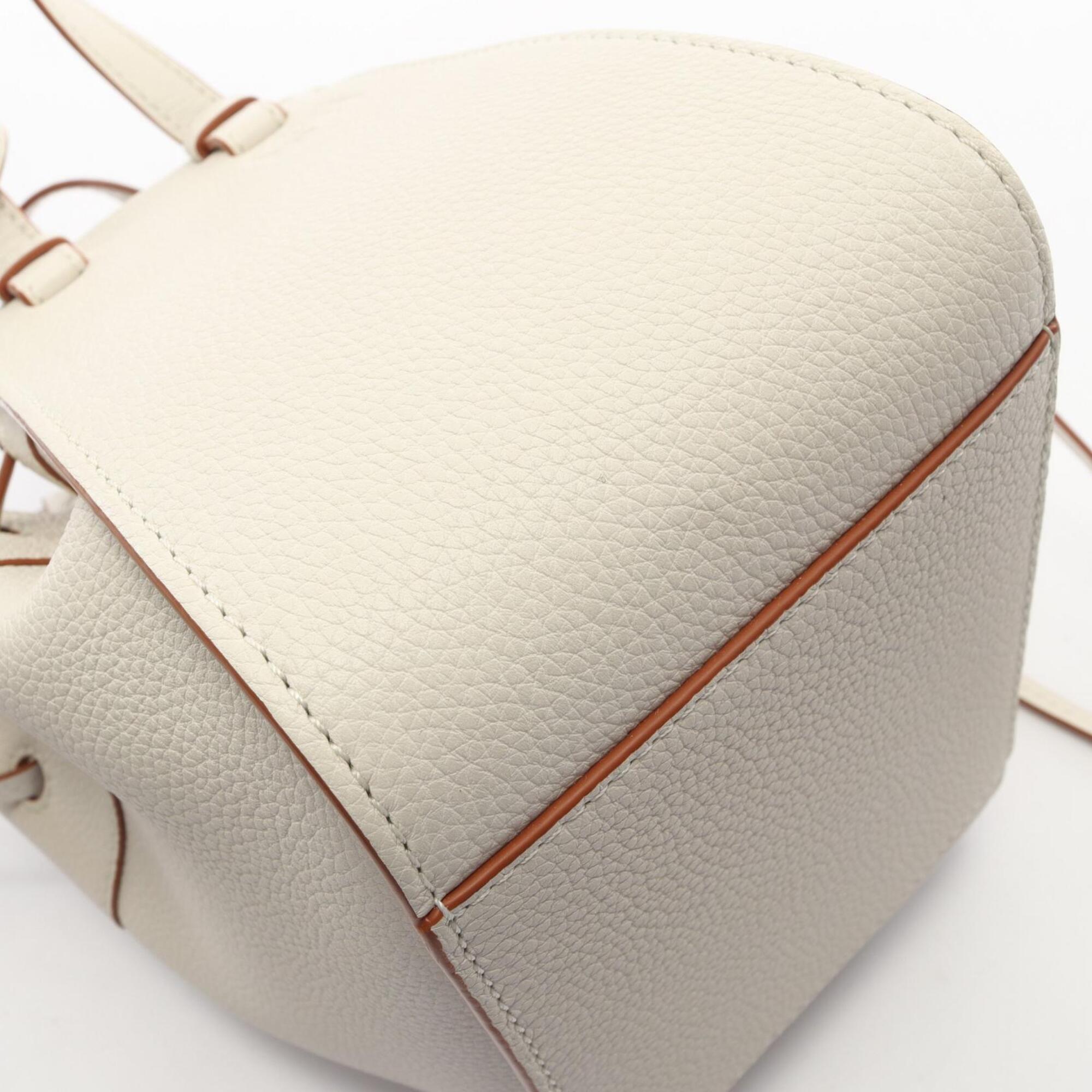 Loewe White Leather Handbag (Pre-Owned)