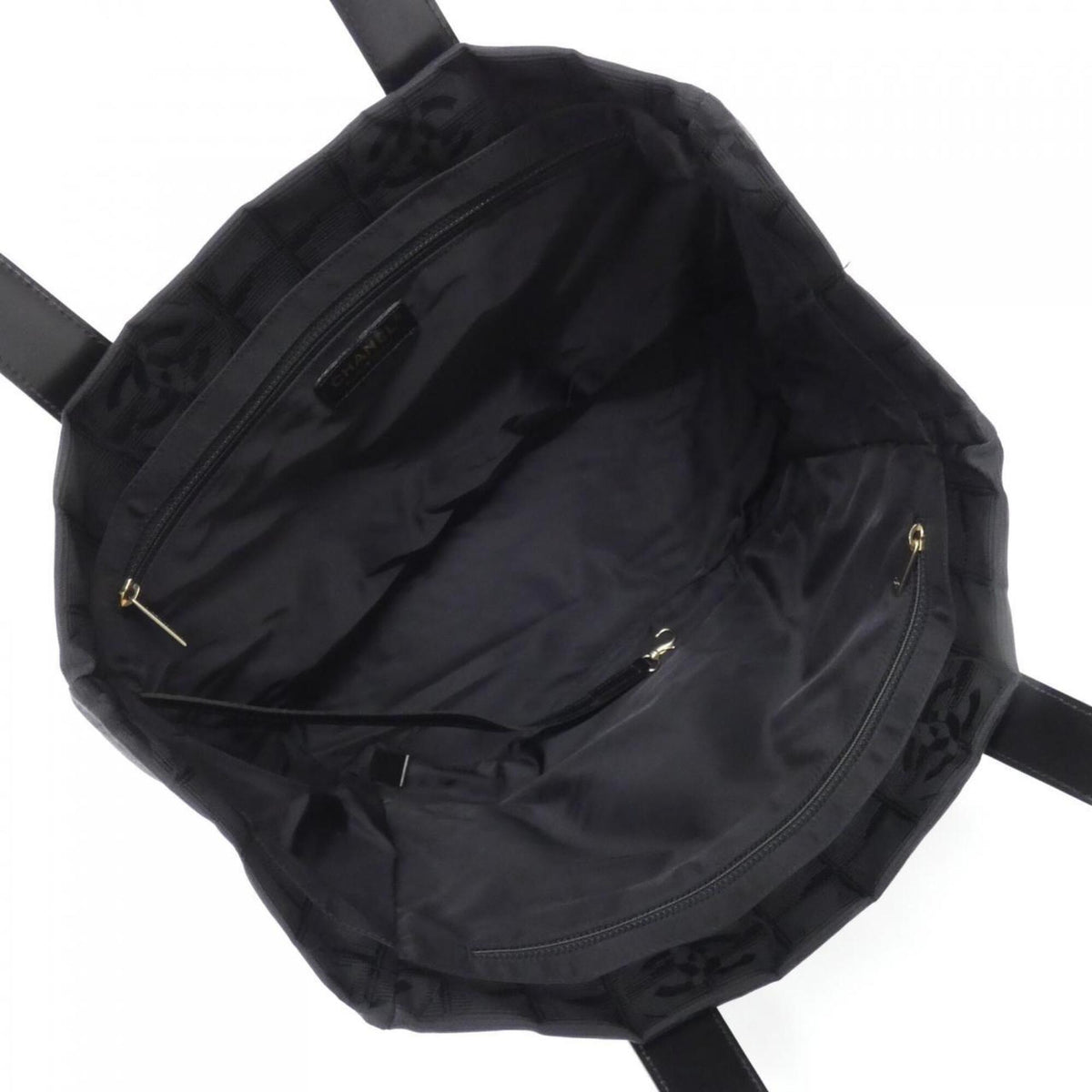 Chanel Black Nylon Handbag (Pre-Owned)