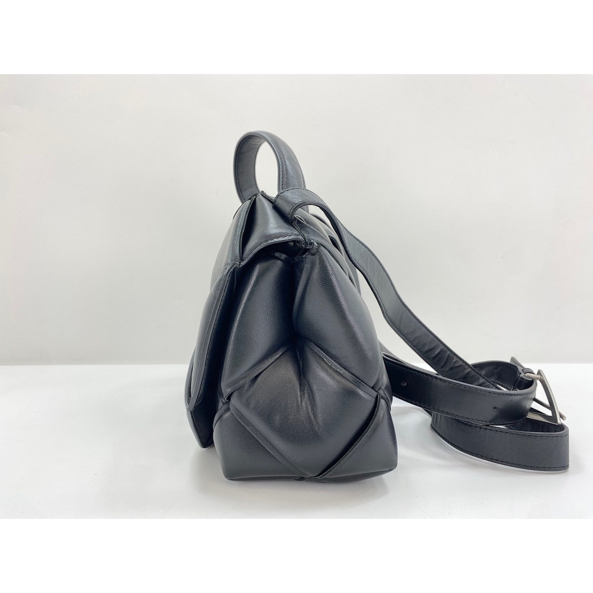 Bottega Veneta Black Shoulder Bag (Pre-Owned)