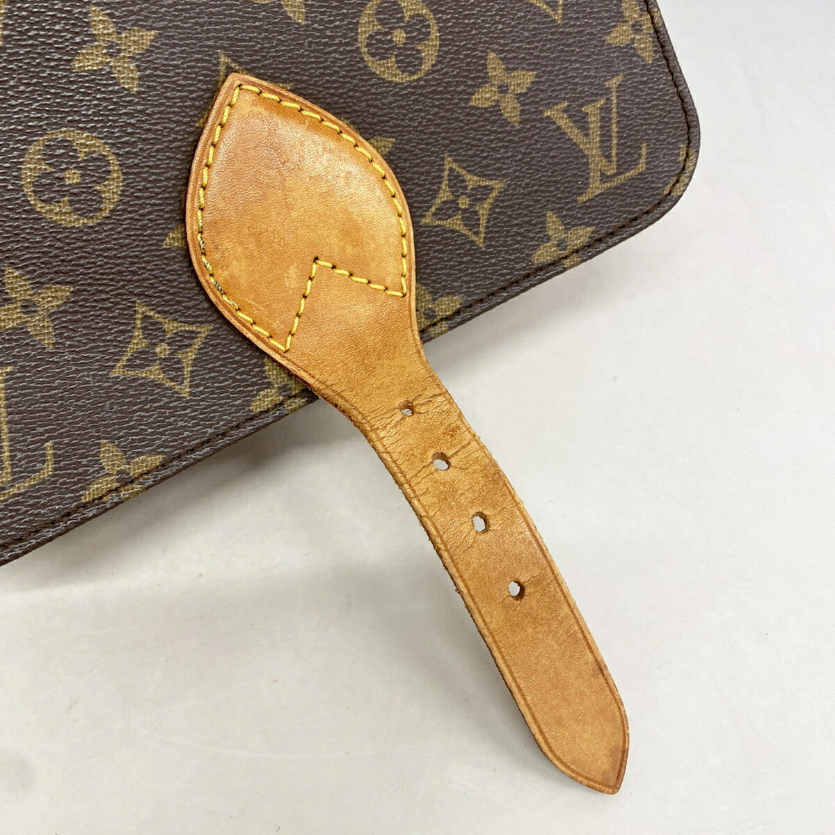 Louis Vuitton Brown Shoulder Bag (Pre-Owned)