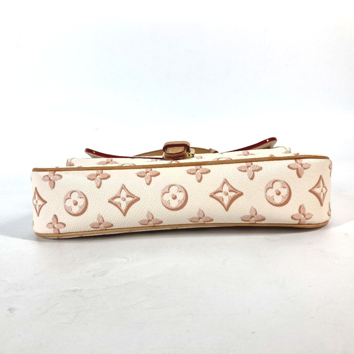 Louis Vuitton Beige Monogram Pochette Shoulder Bag (Pre-Owned)