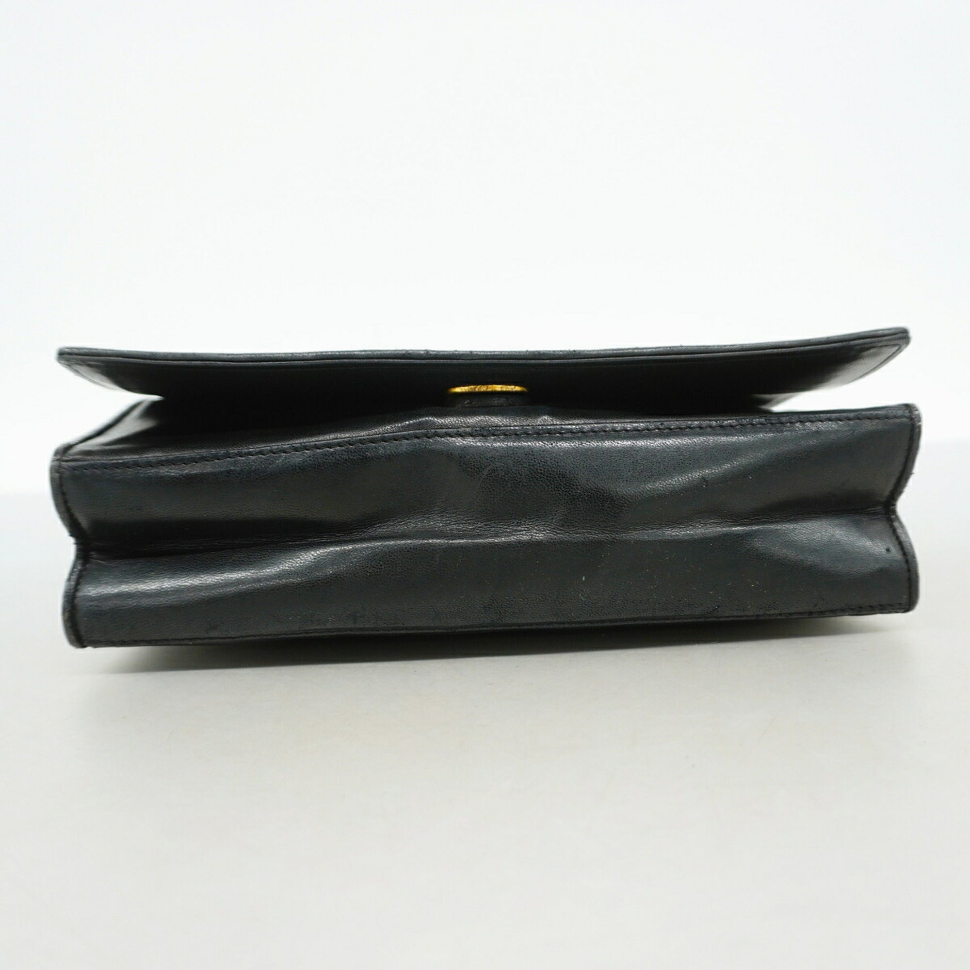 Chanel Black Leather Shoulder Bag (Pre-Owned)